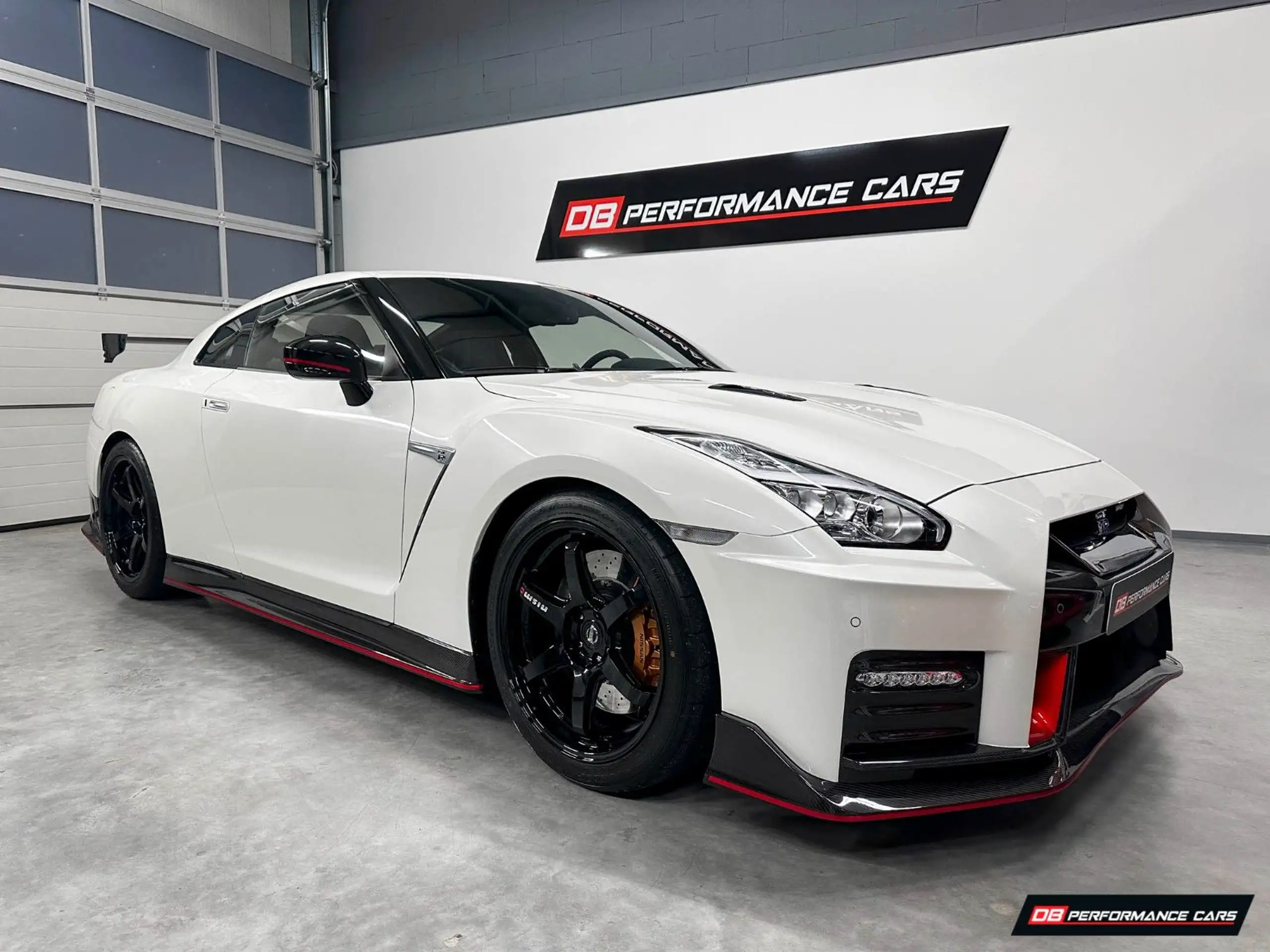 Nissan - GT-R