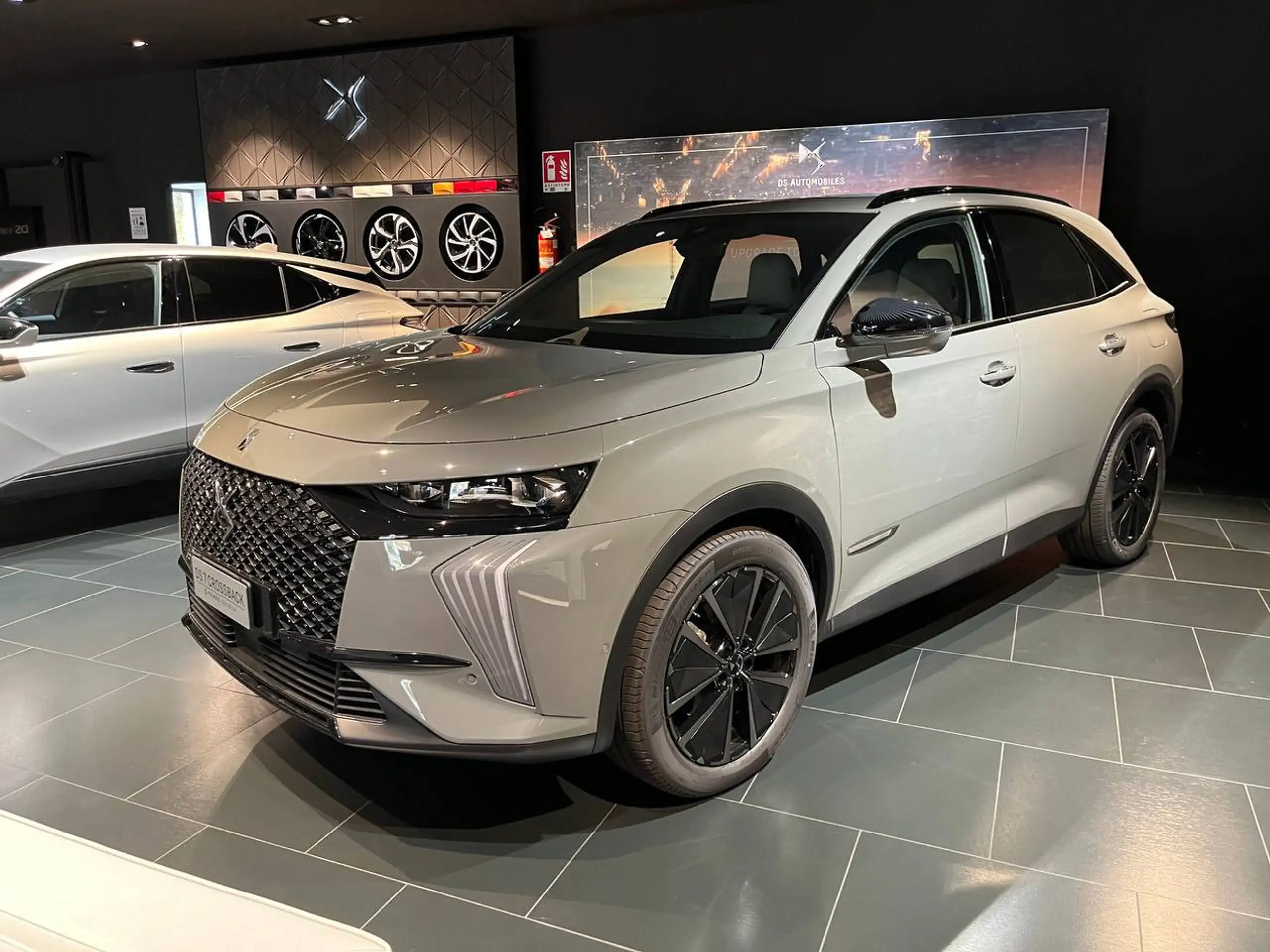 DS Automobiles - DS 7 Crossback