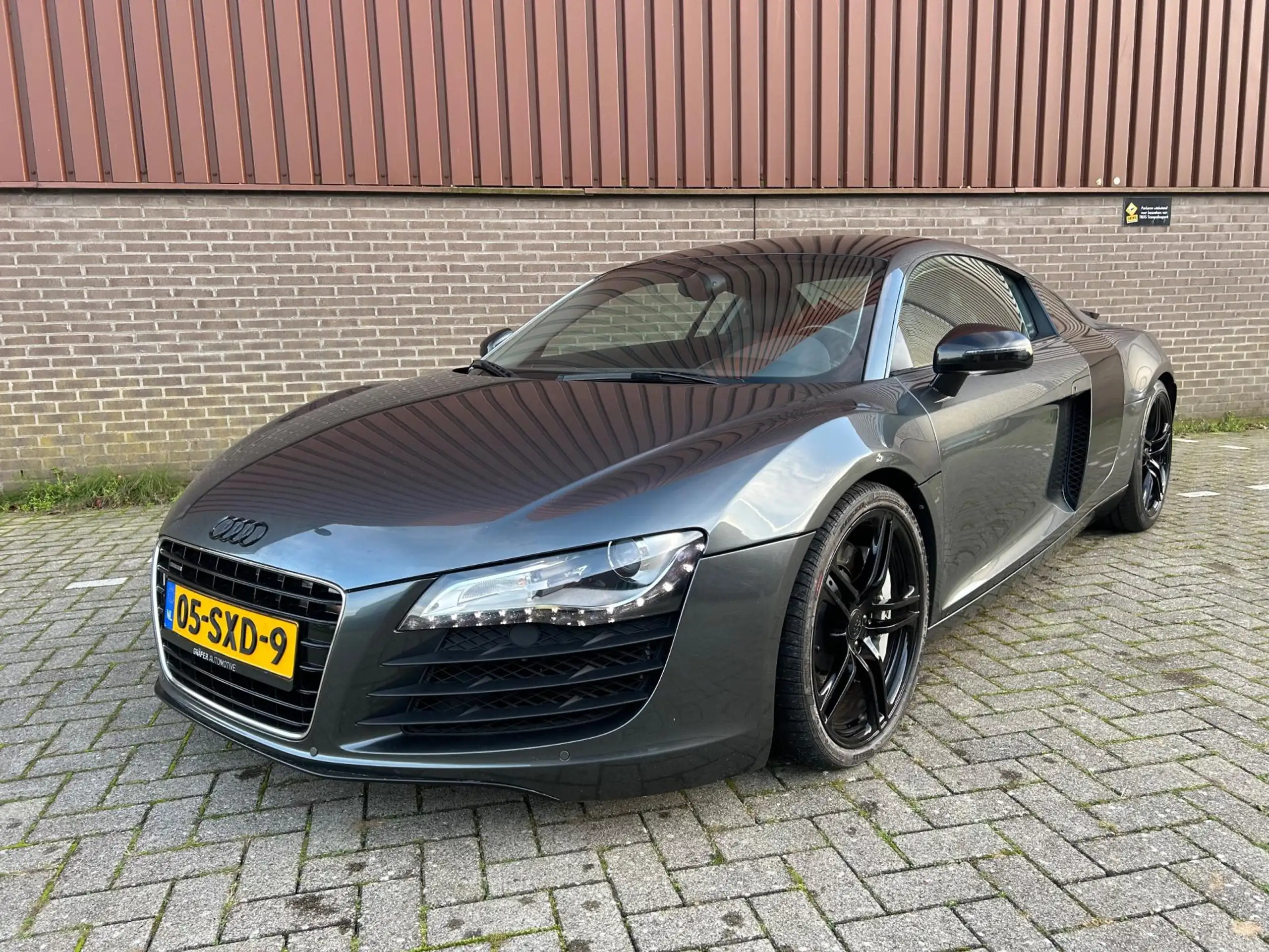 Audi - R8