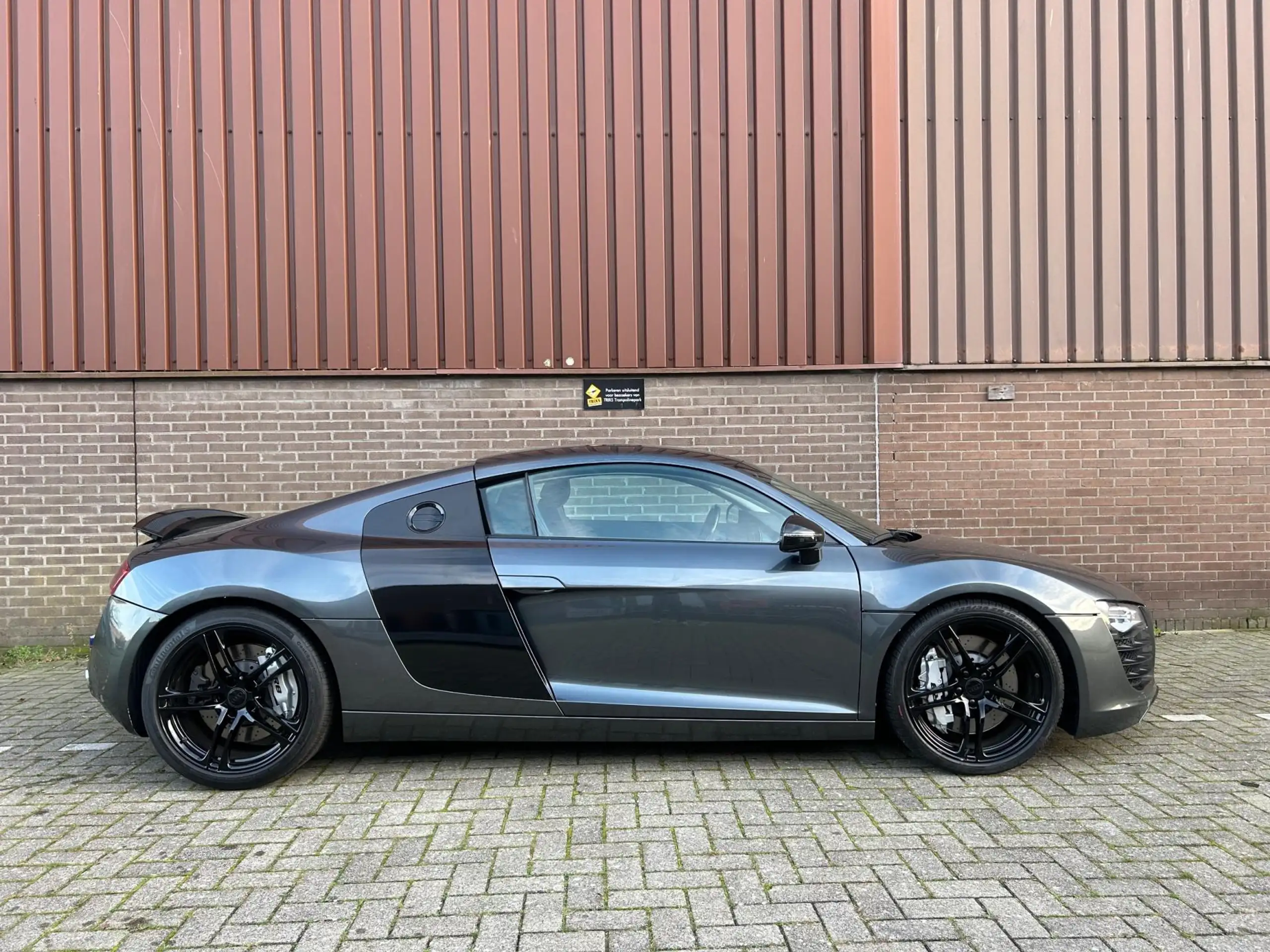 Audi - R8