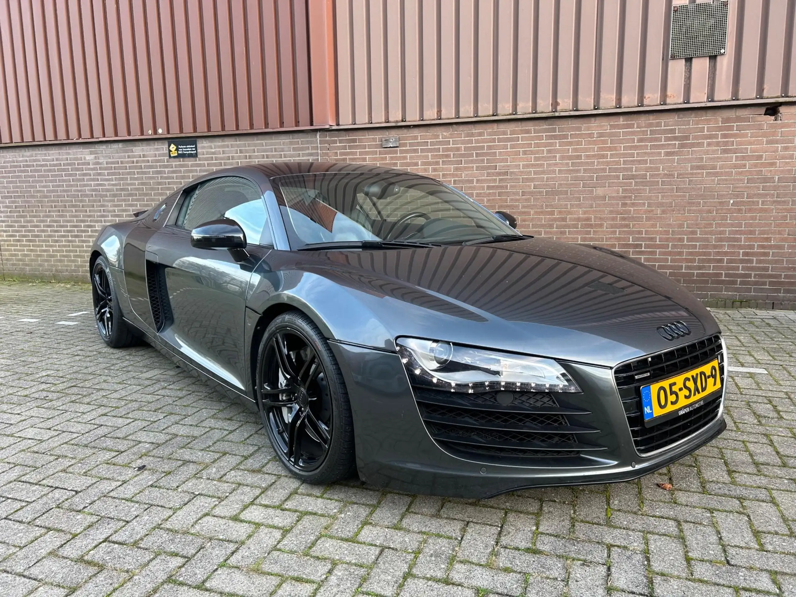 Audi - R8