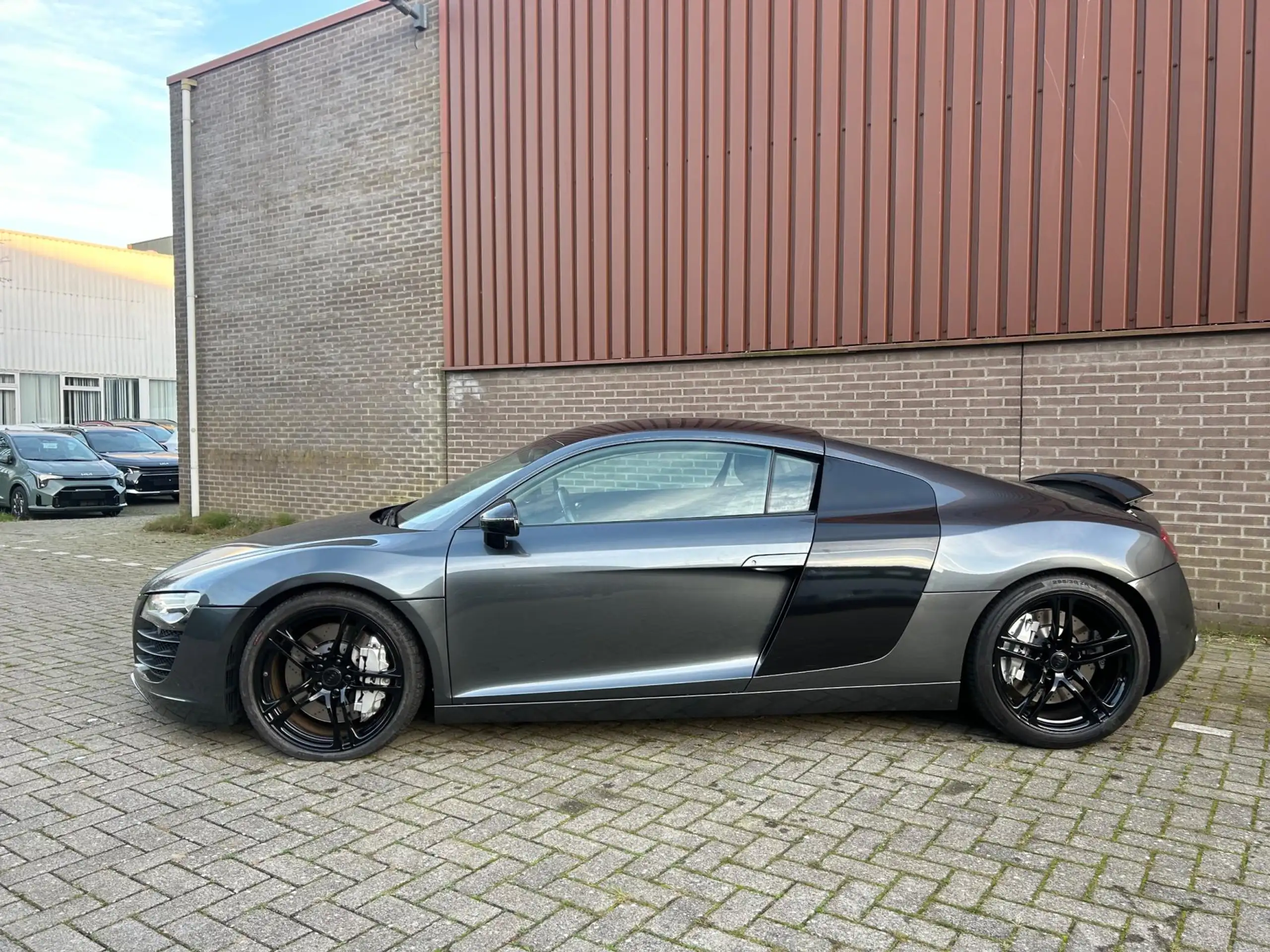 Audi - R8