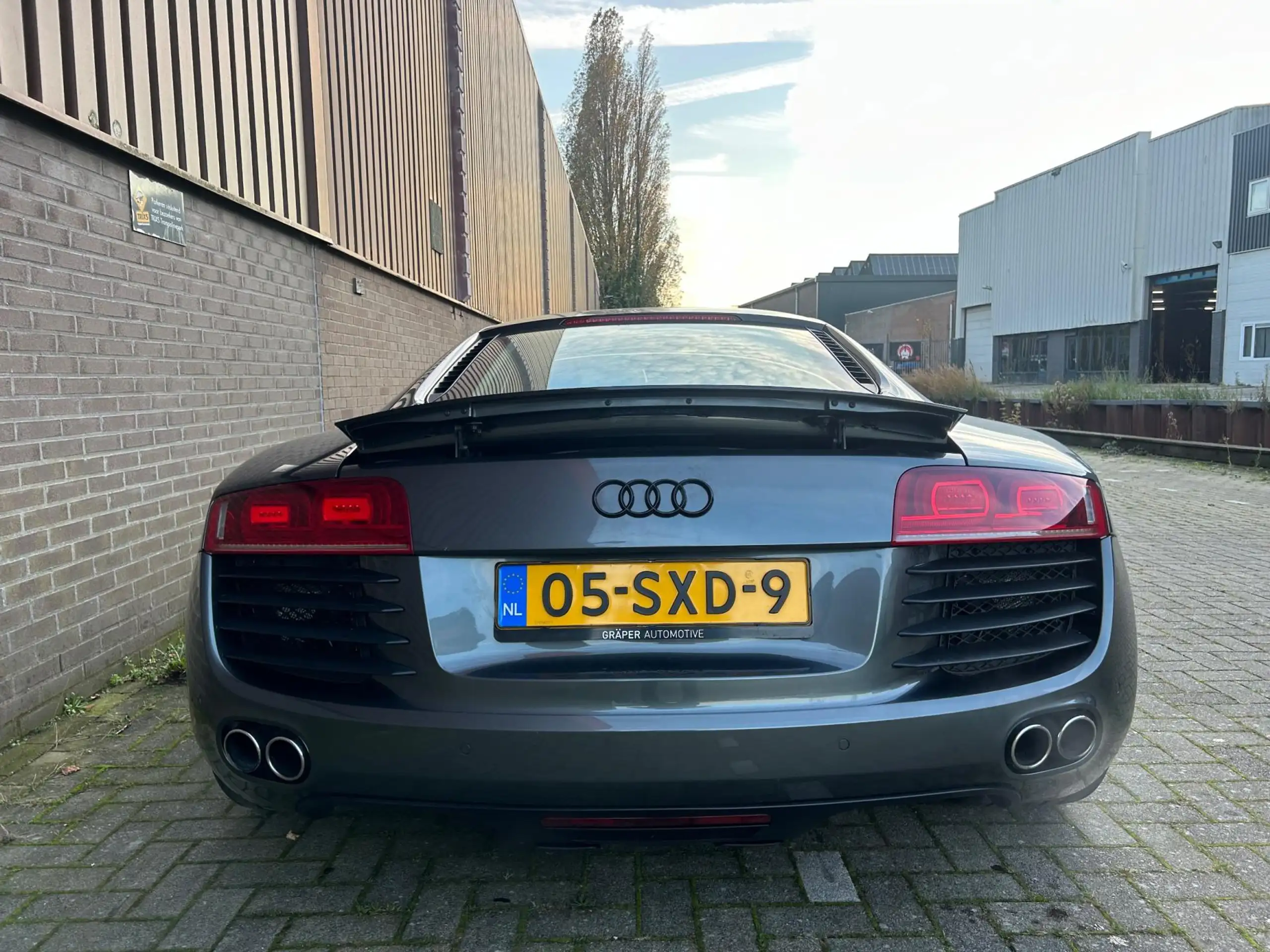 Audi - R8