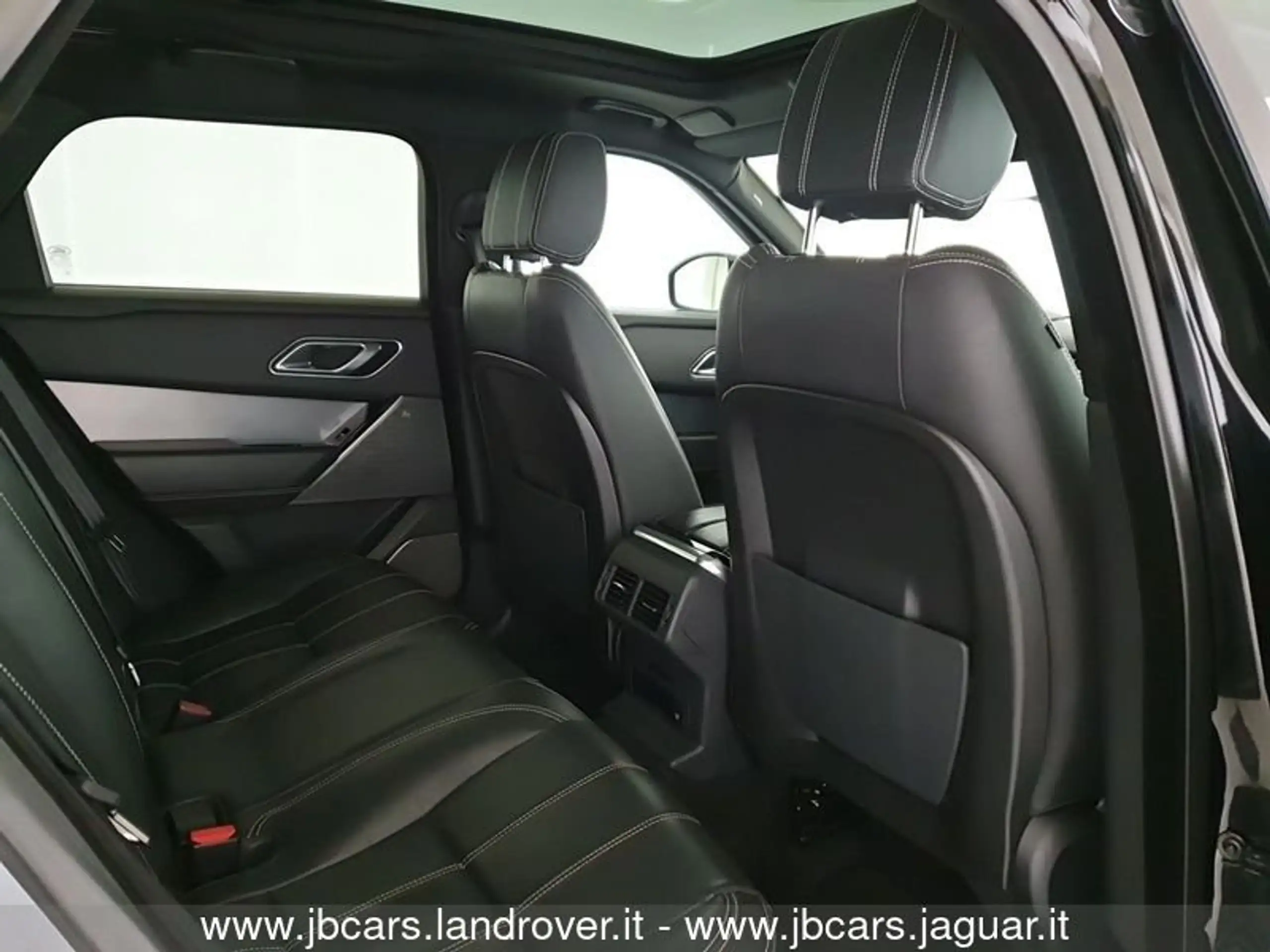 Land Rover - Range Rover Velar