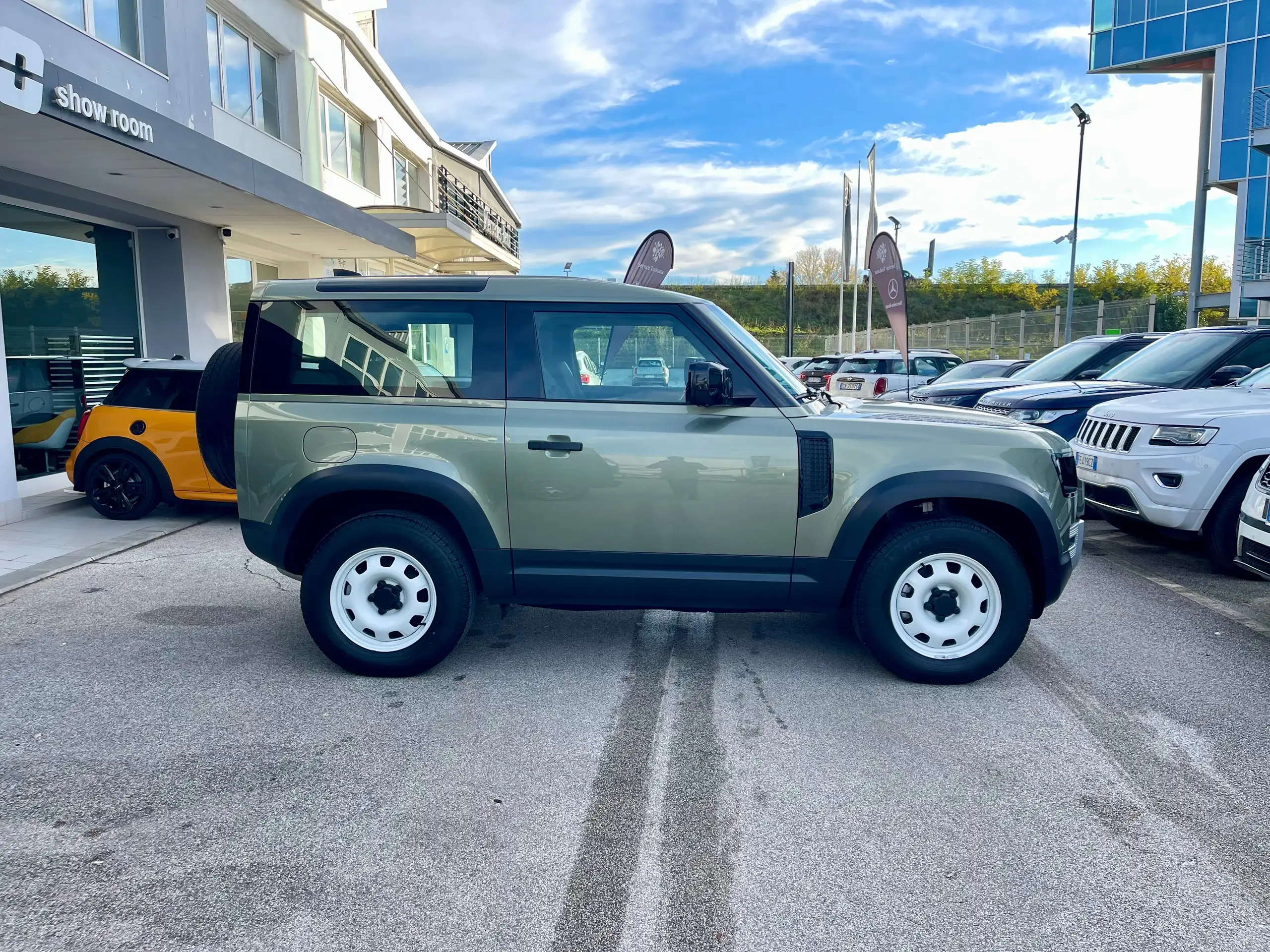 Land Rover - Defender