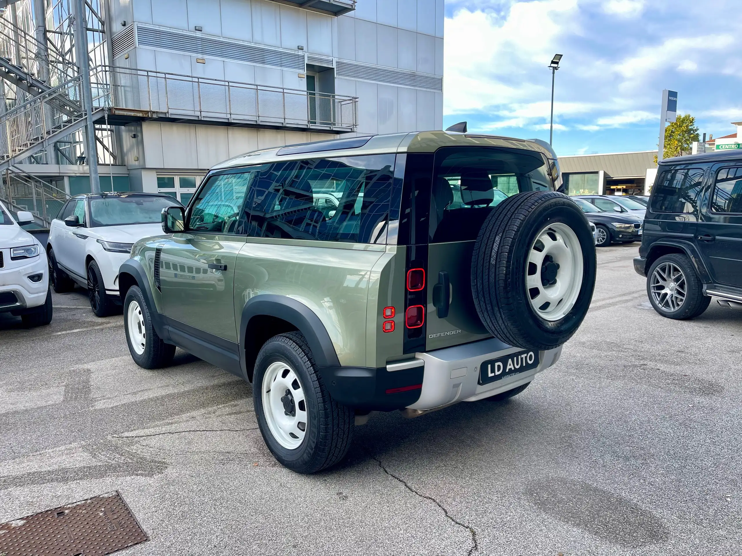 Land Rover - Defender