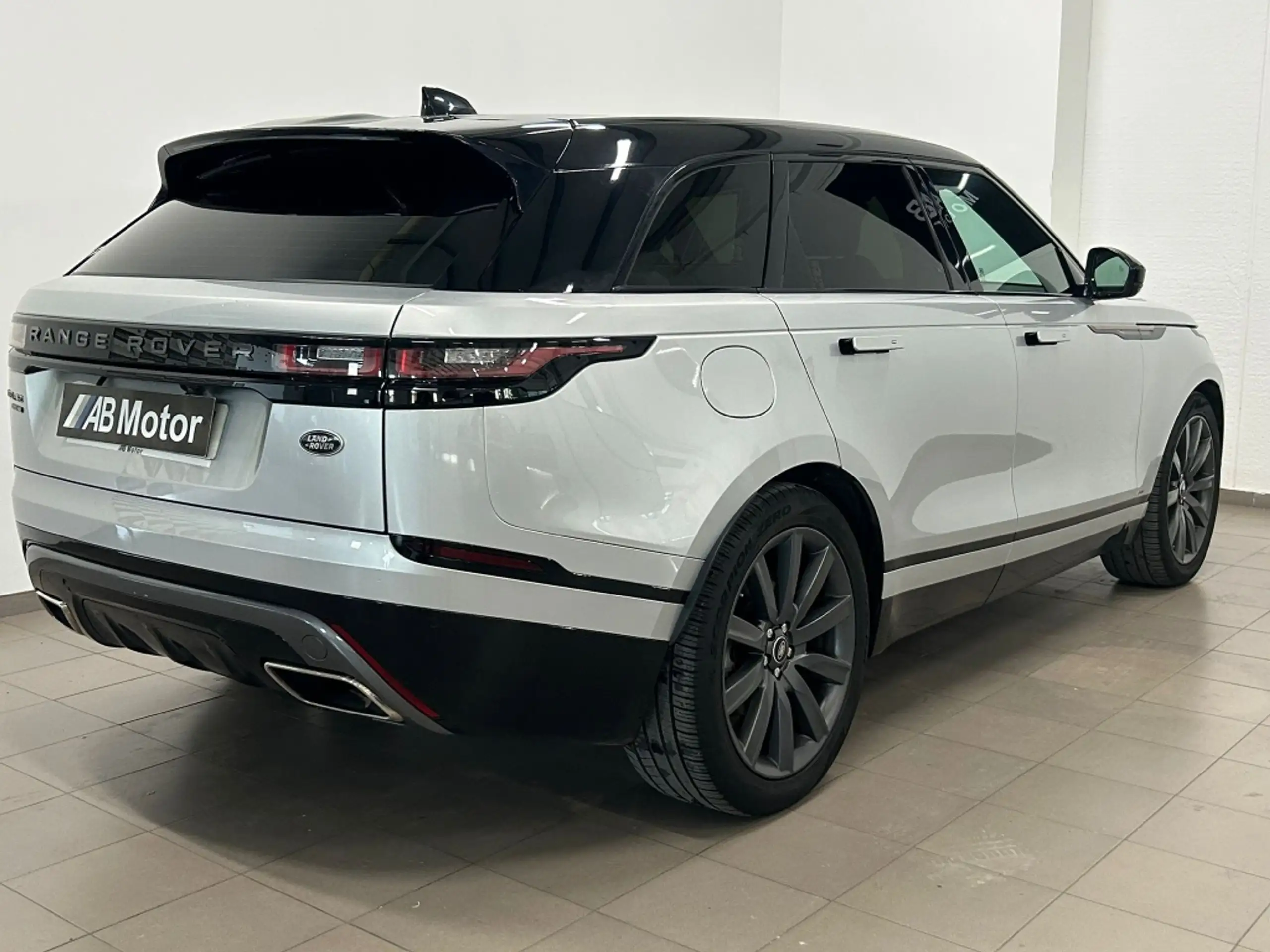 Land Rover - Range Rover Velar