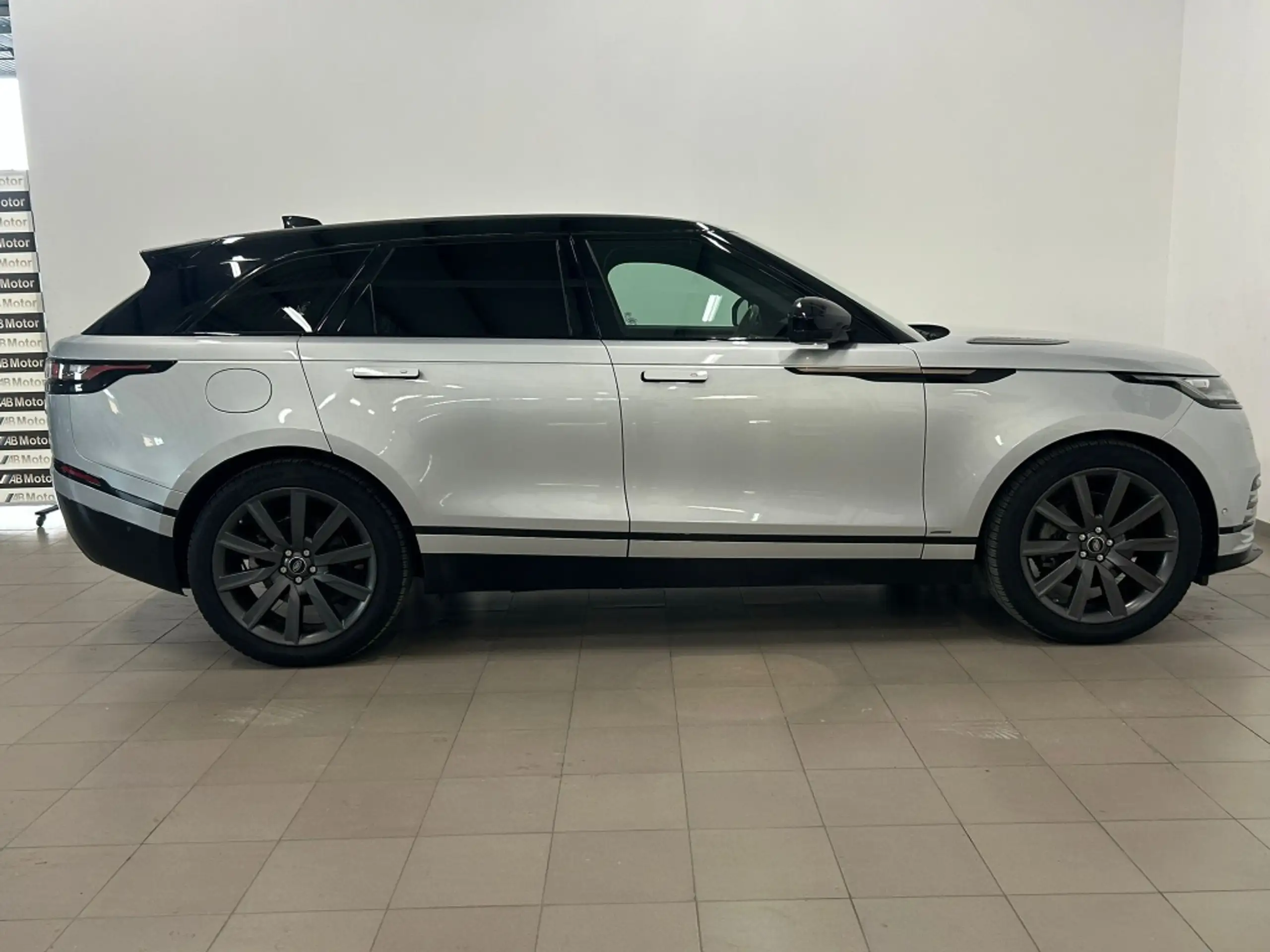 Land Rover - Range Rover Velar