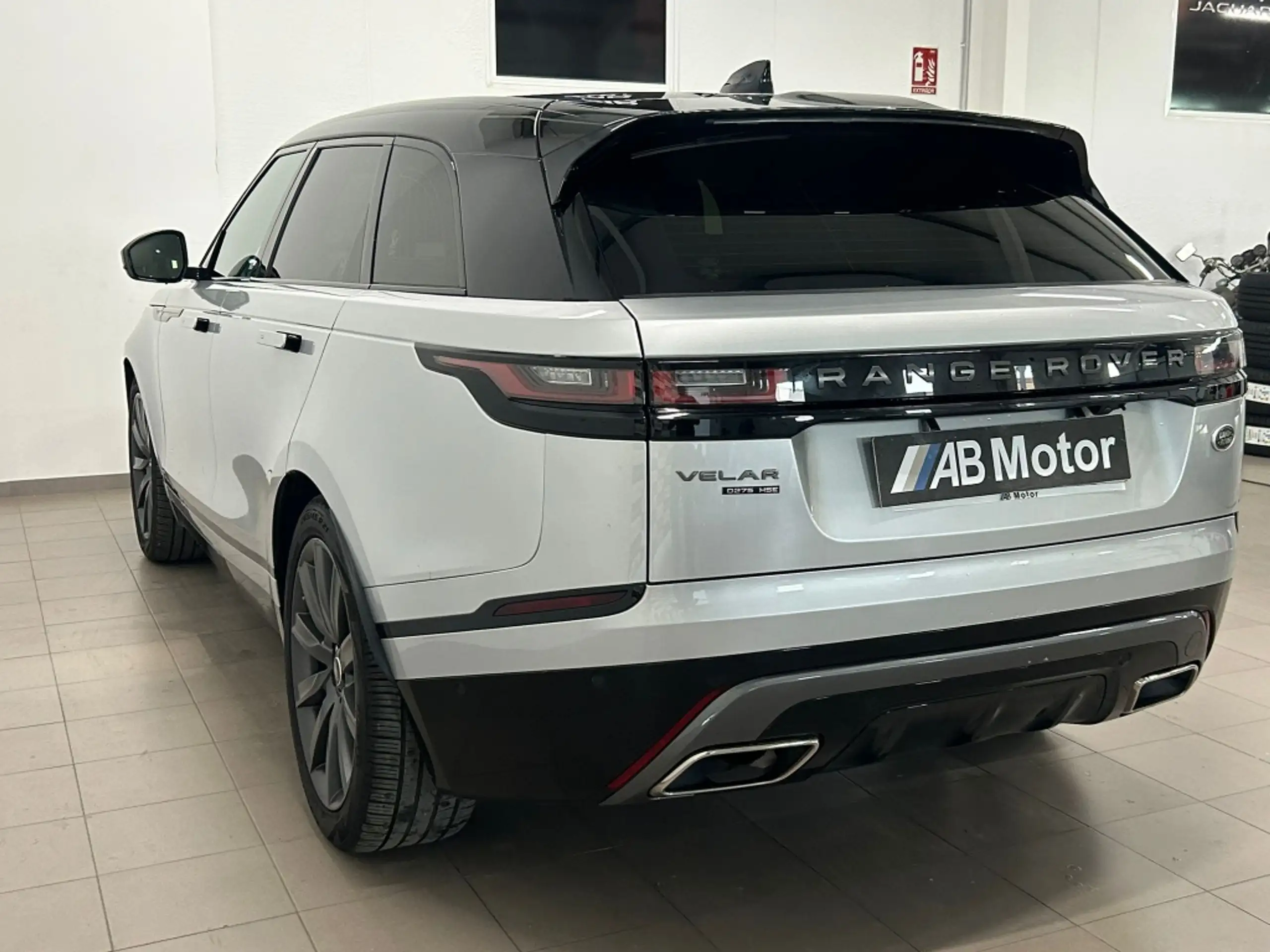 Land Rover - Range Rover Velar