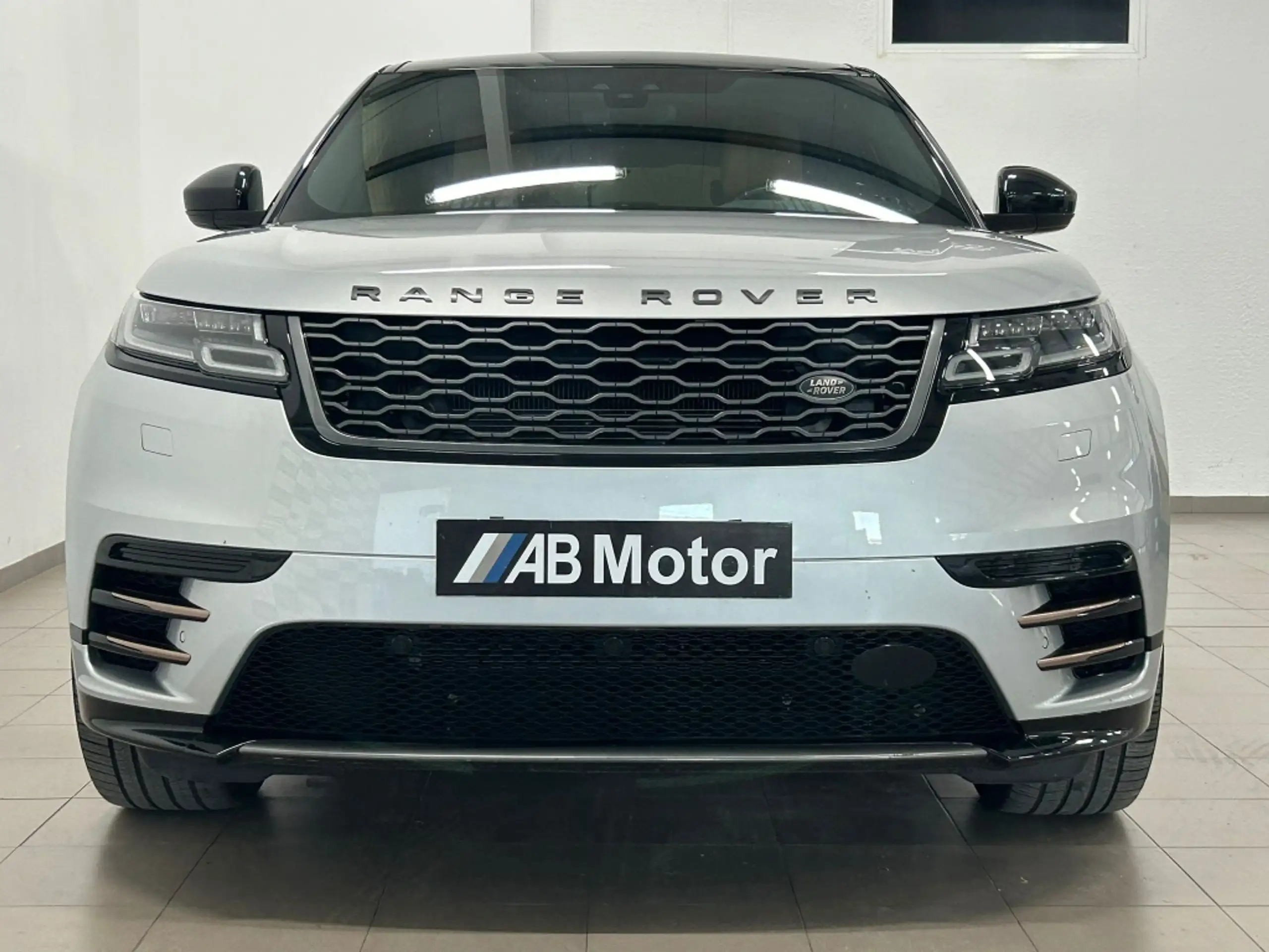 Land Rover - Range Rover Velar