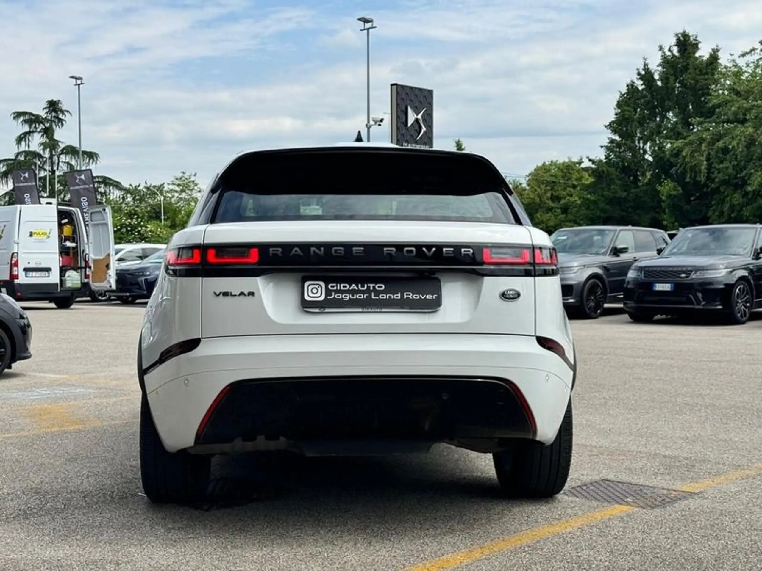 Land Rover - Range Rover Velar