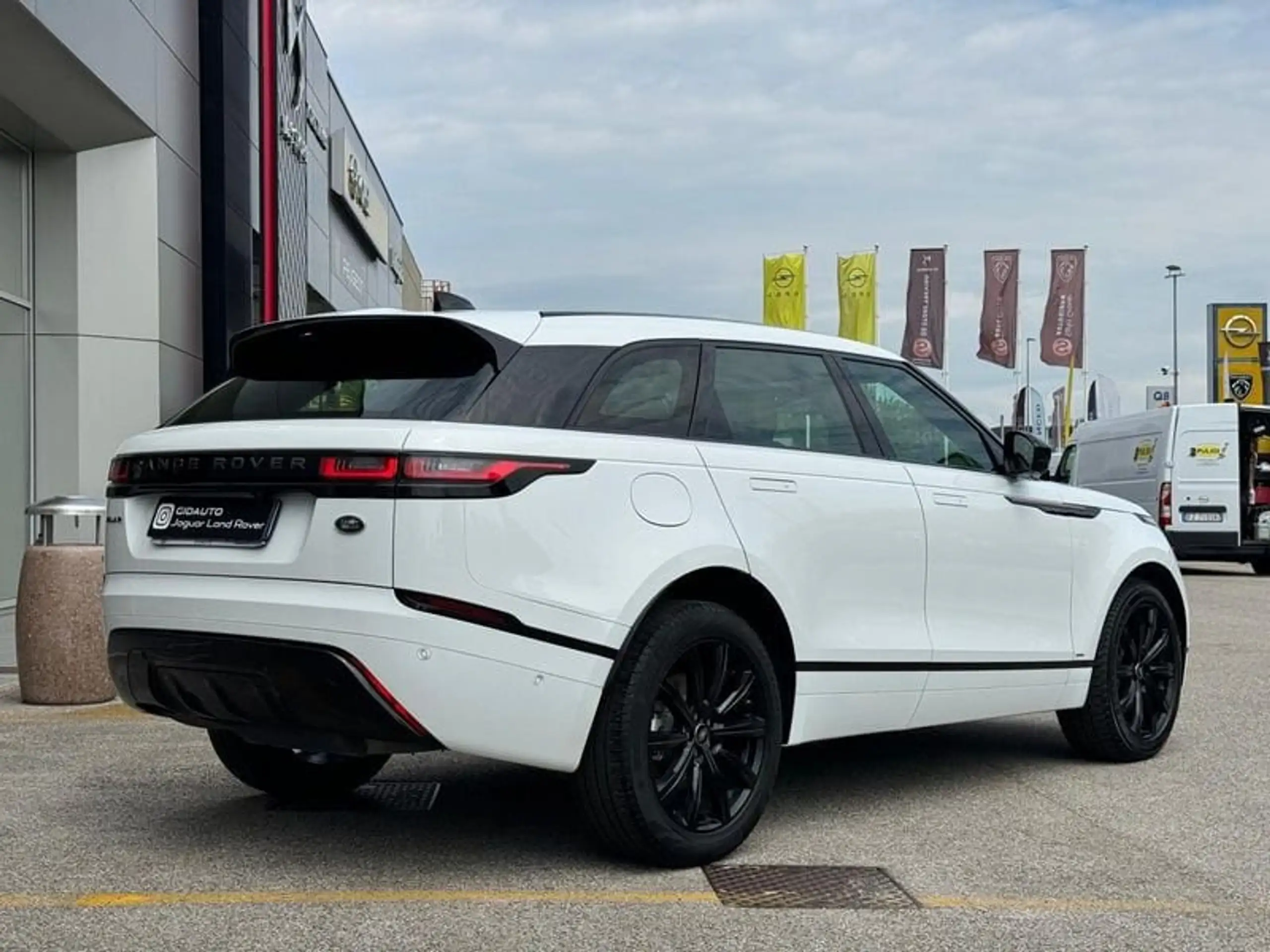 Land Rover - Range Rover Velar