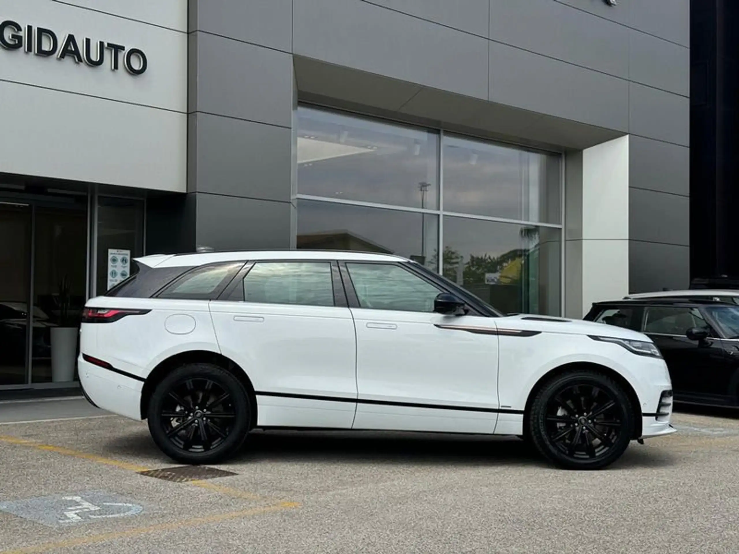 Land Rover - Range Rover Velar