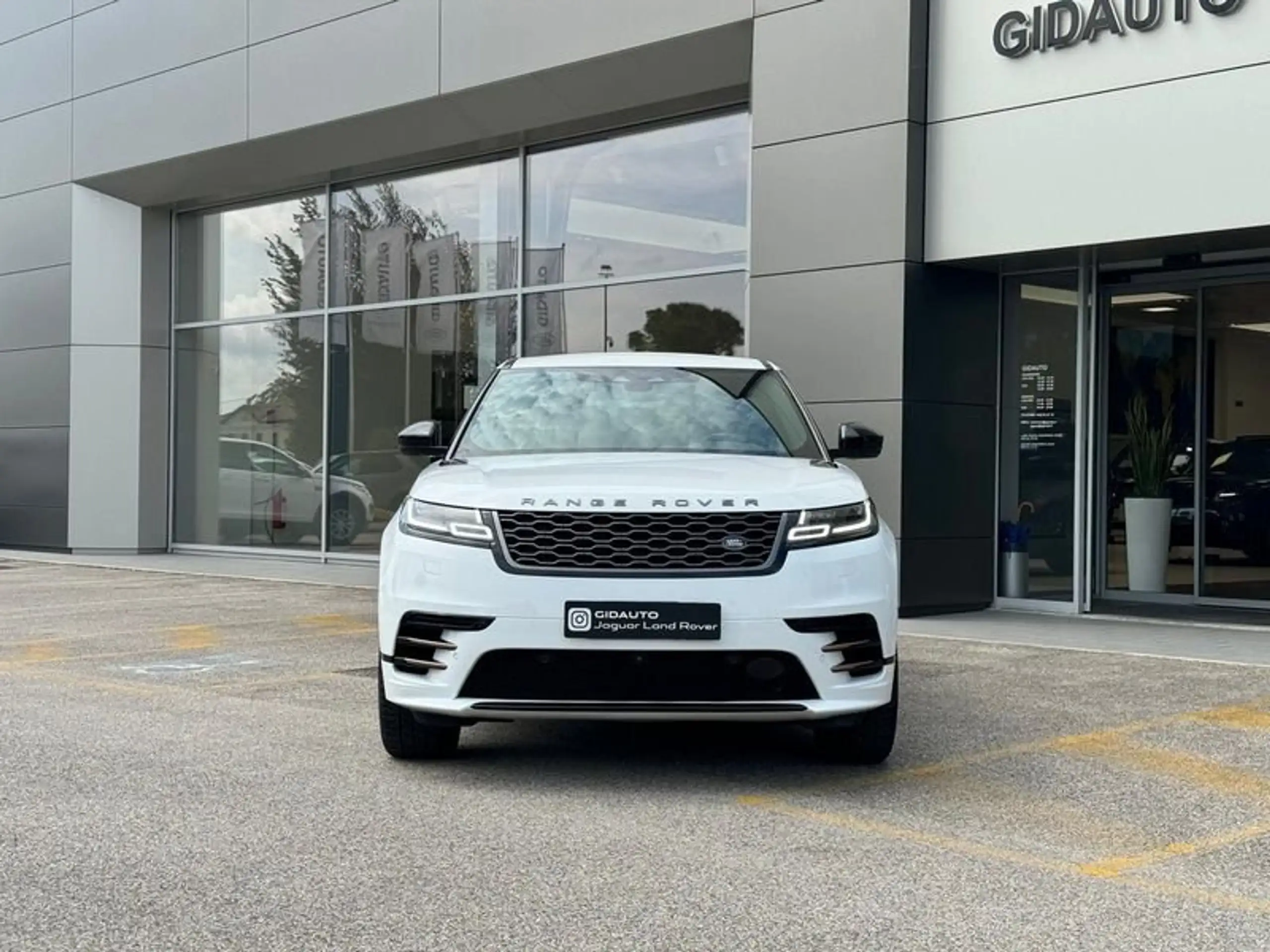 Land Rover - Range Rover Velar