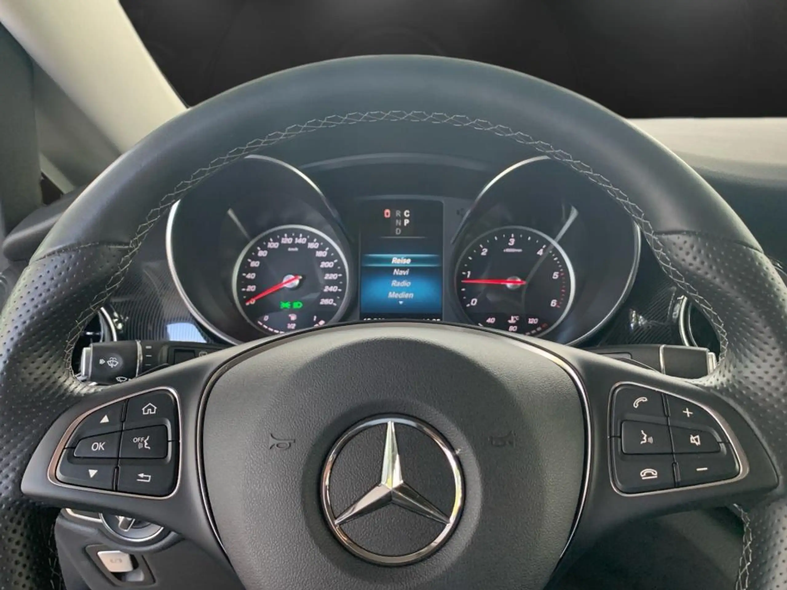 Mercedes-Benz - V 250