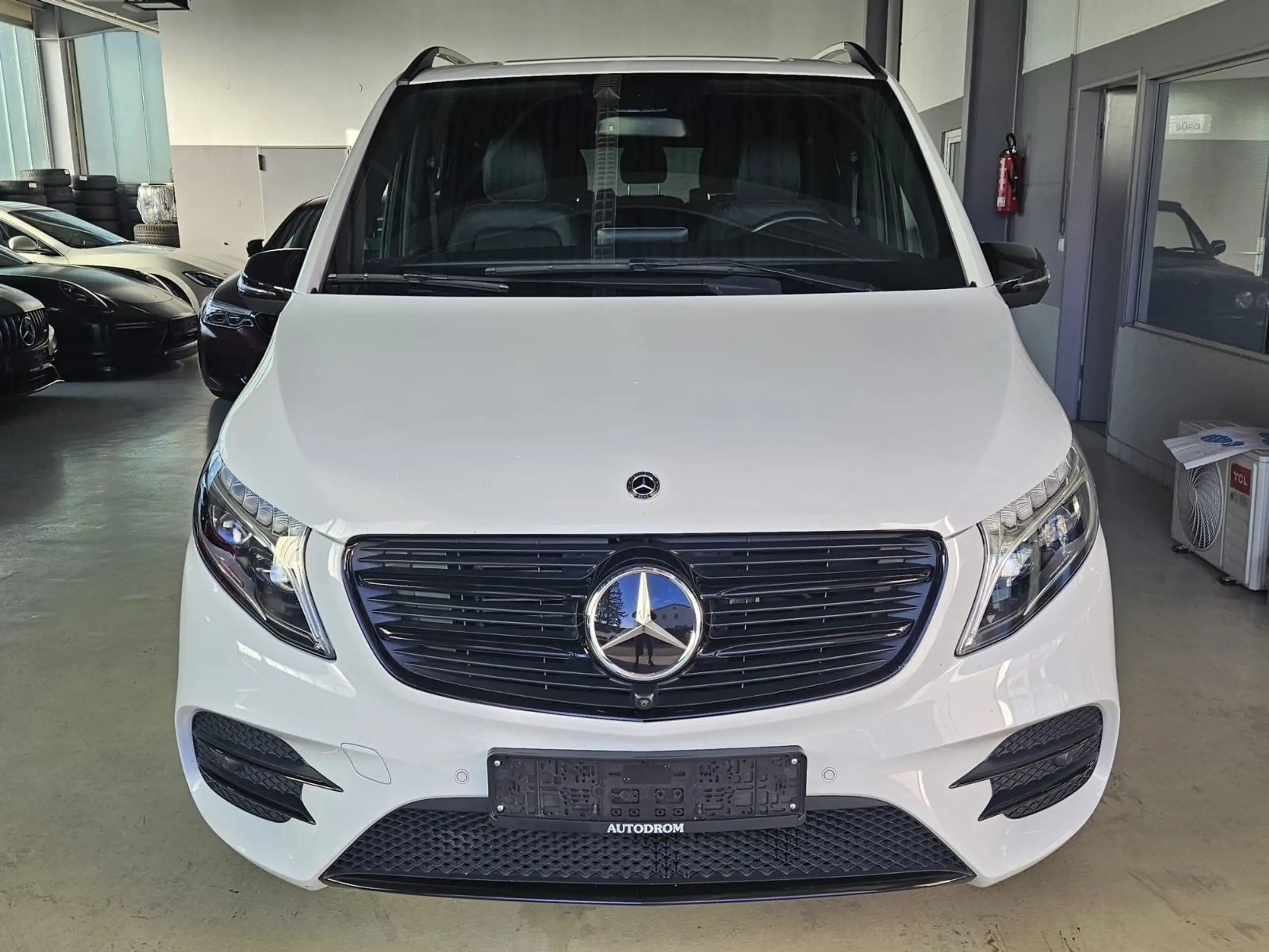 Mercedes-Benz - V 250