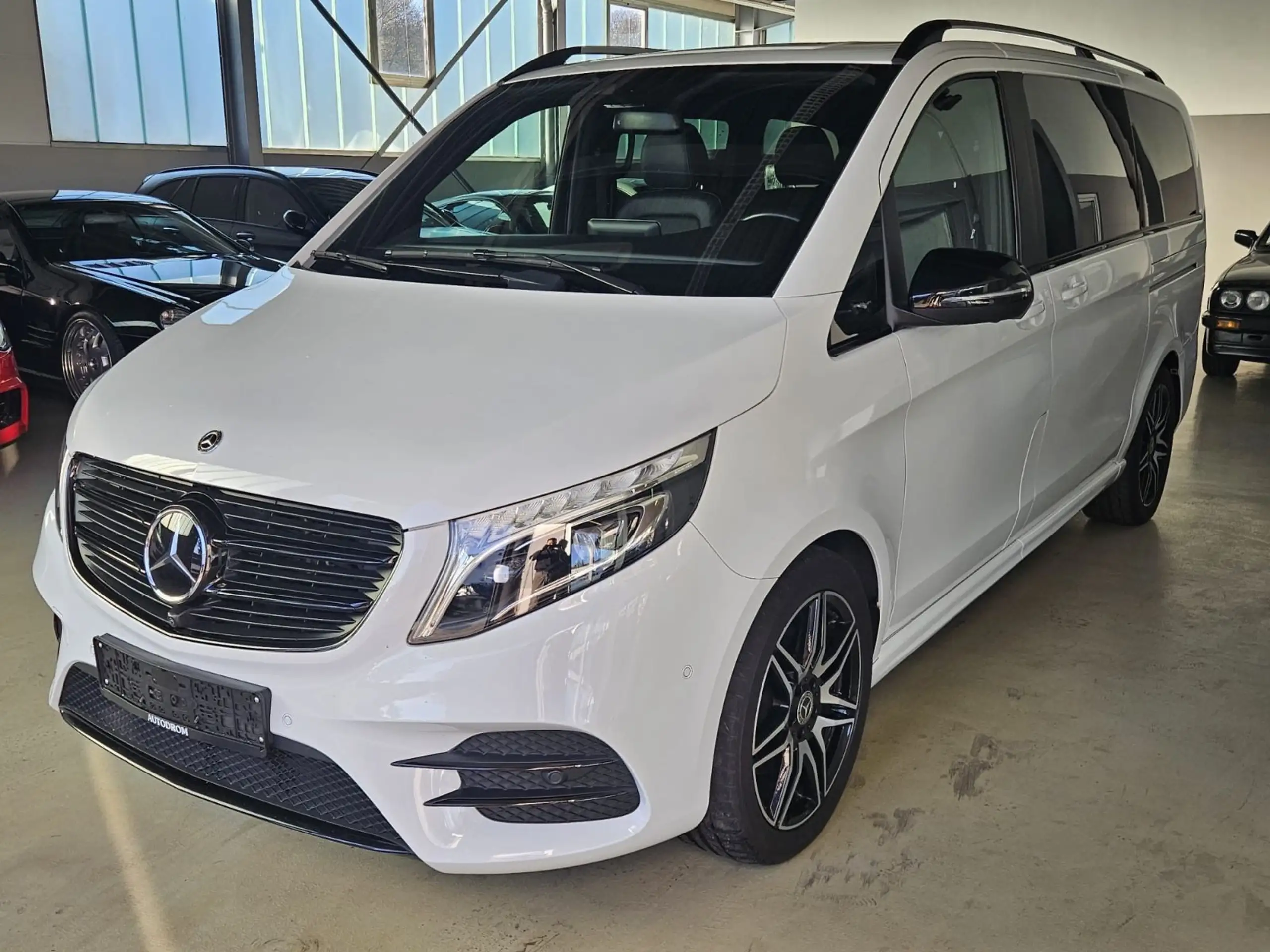 Mercedes-Benz - V 250