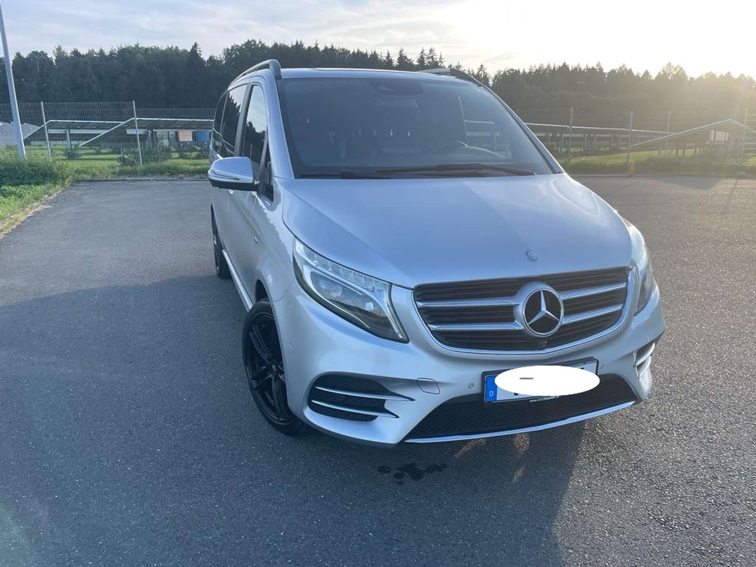 Mercedes-Benz - V 250