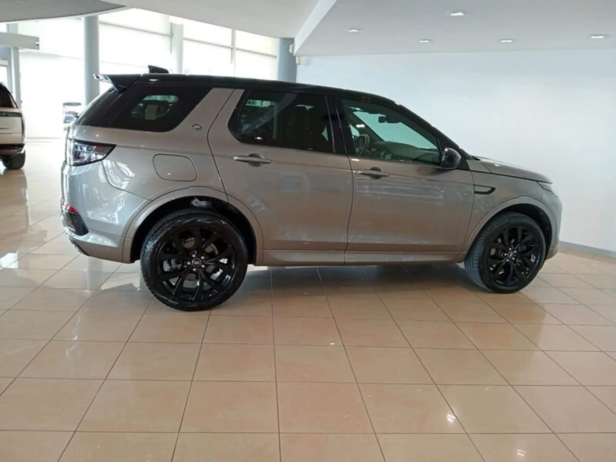 Land Rover - Discovery Sport