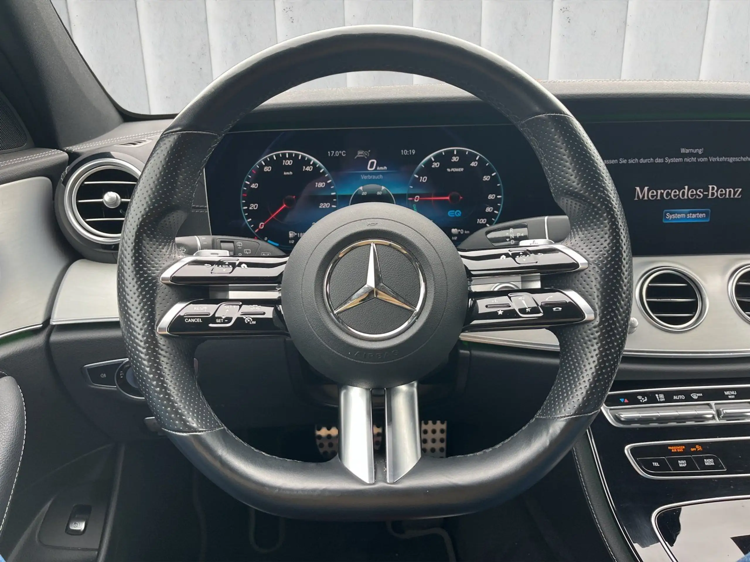 Mercedes-Benz - E 300