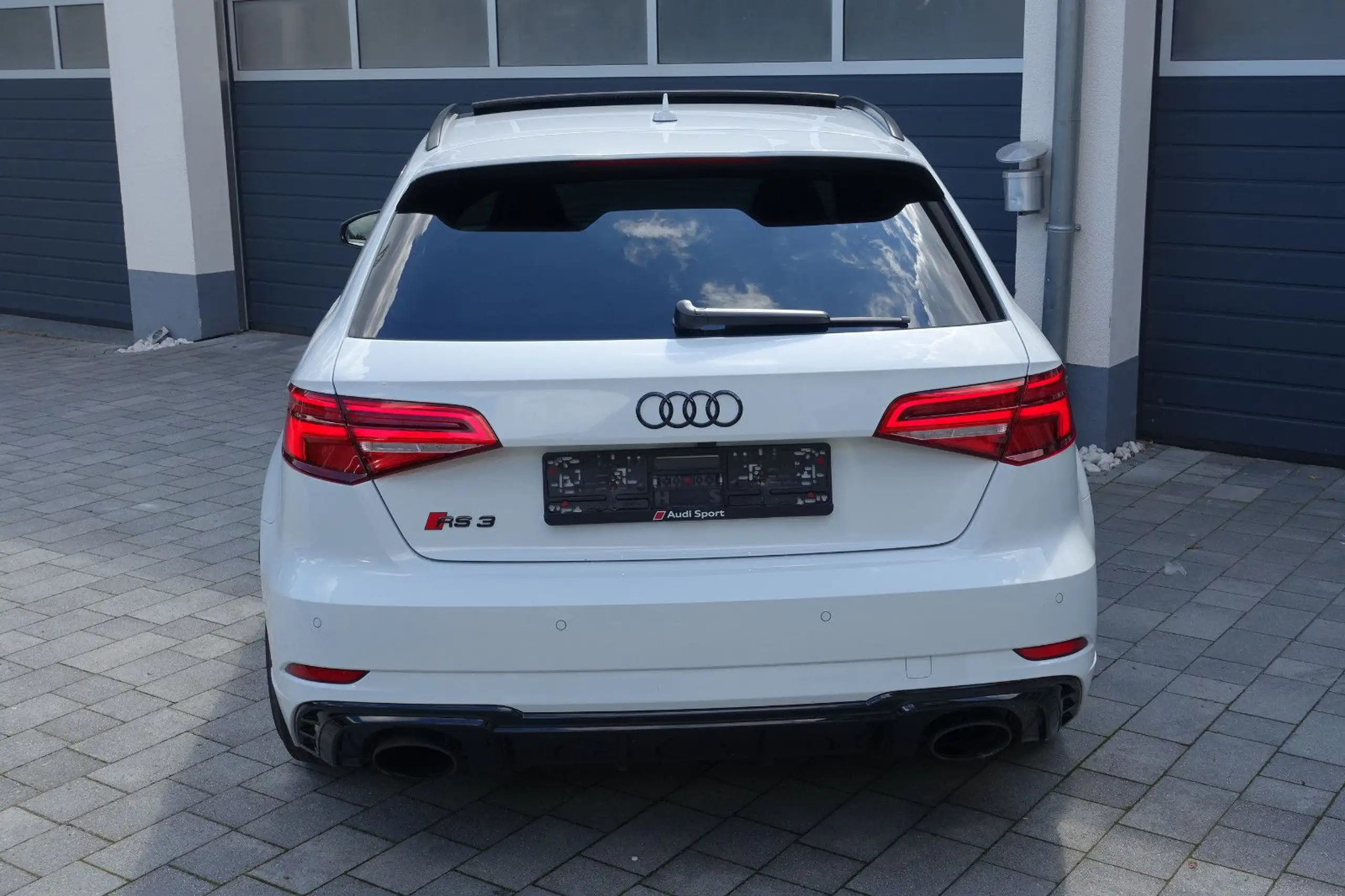 Audi - RS3