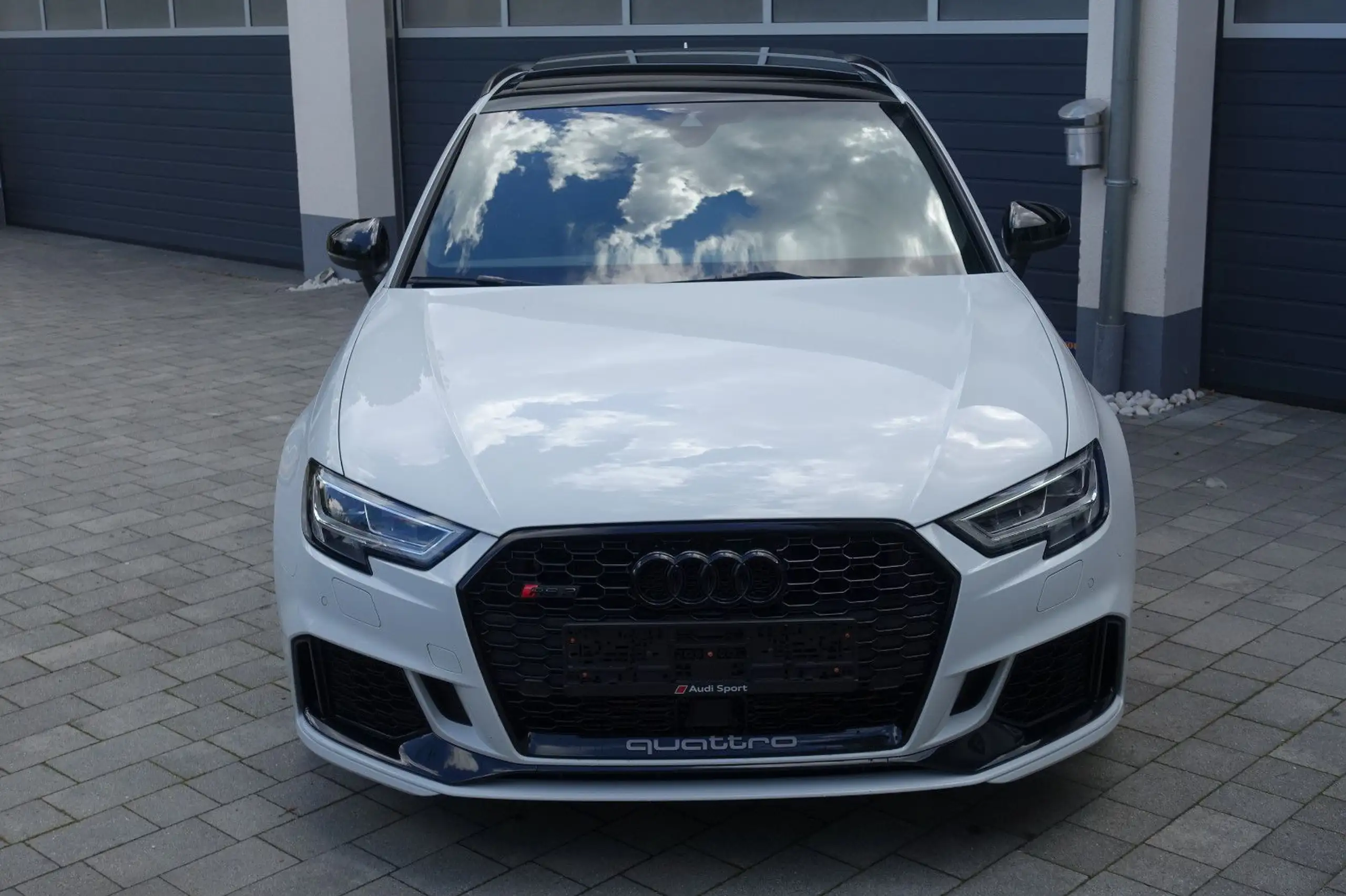 Audi - RS3