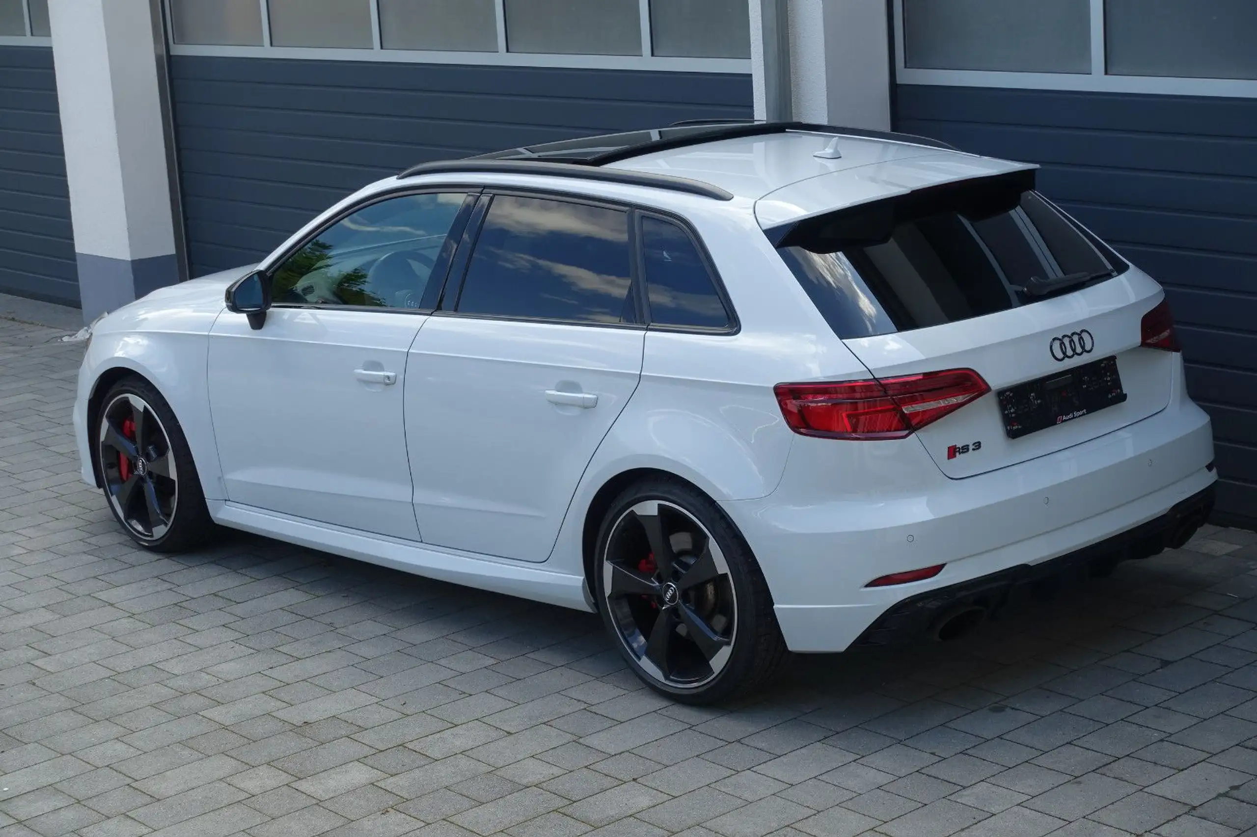 Audi - RS3