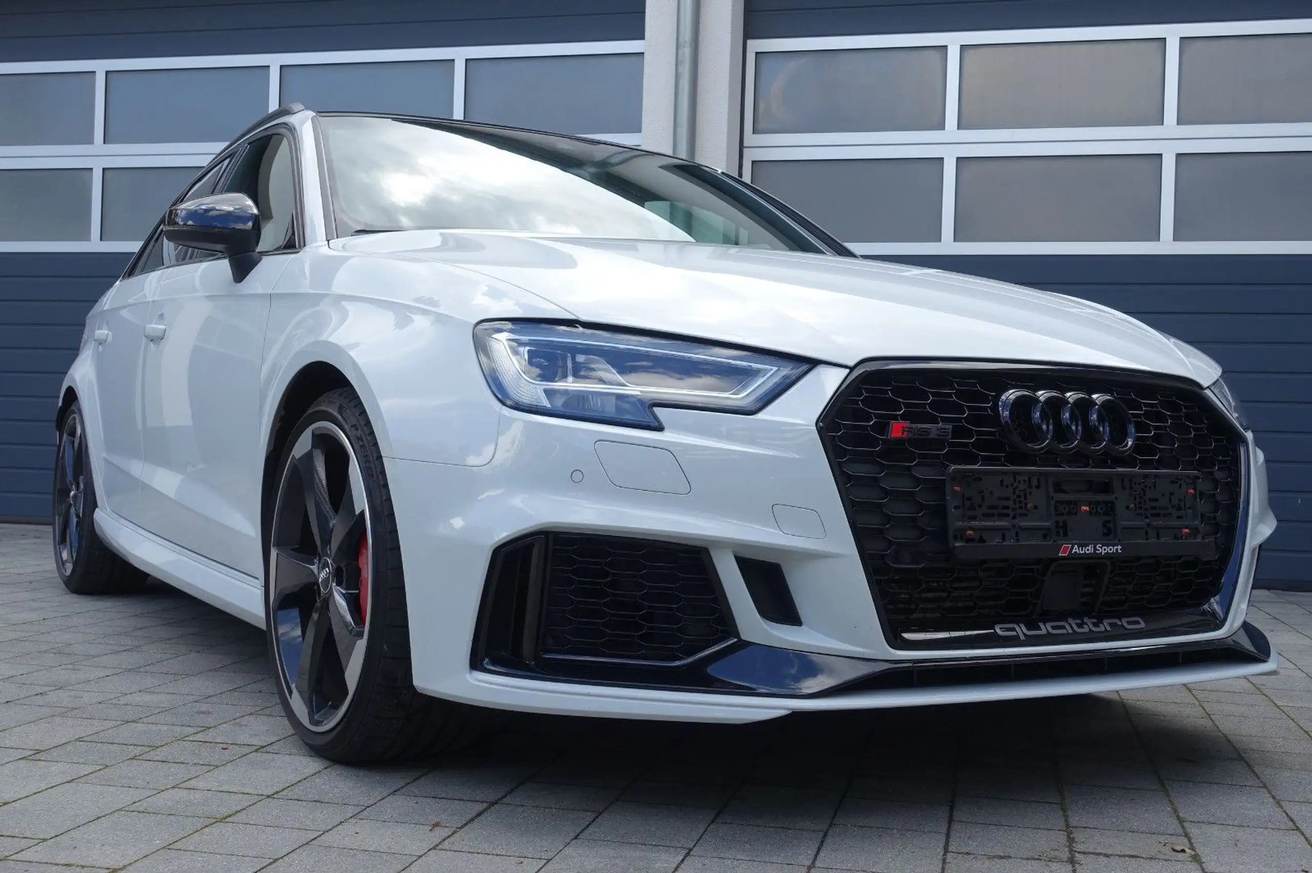 Audi - RS3