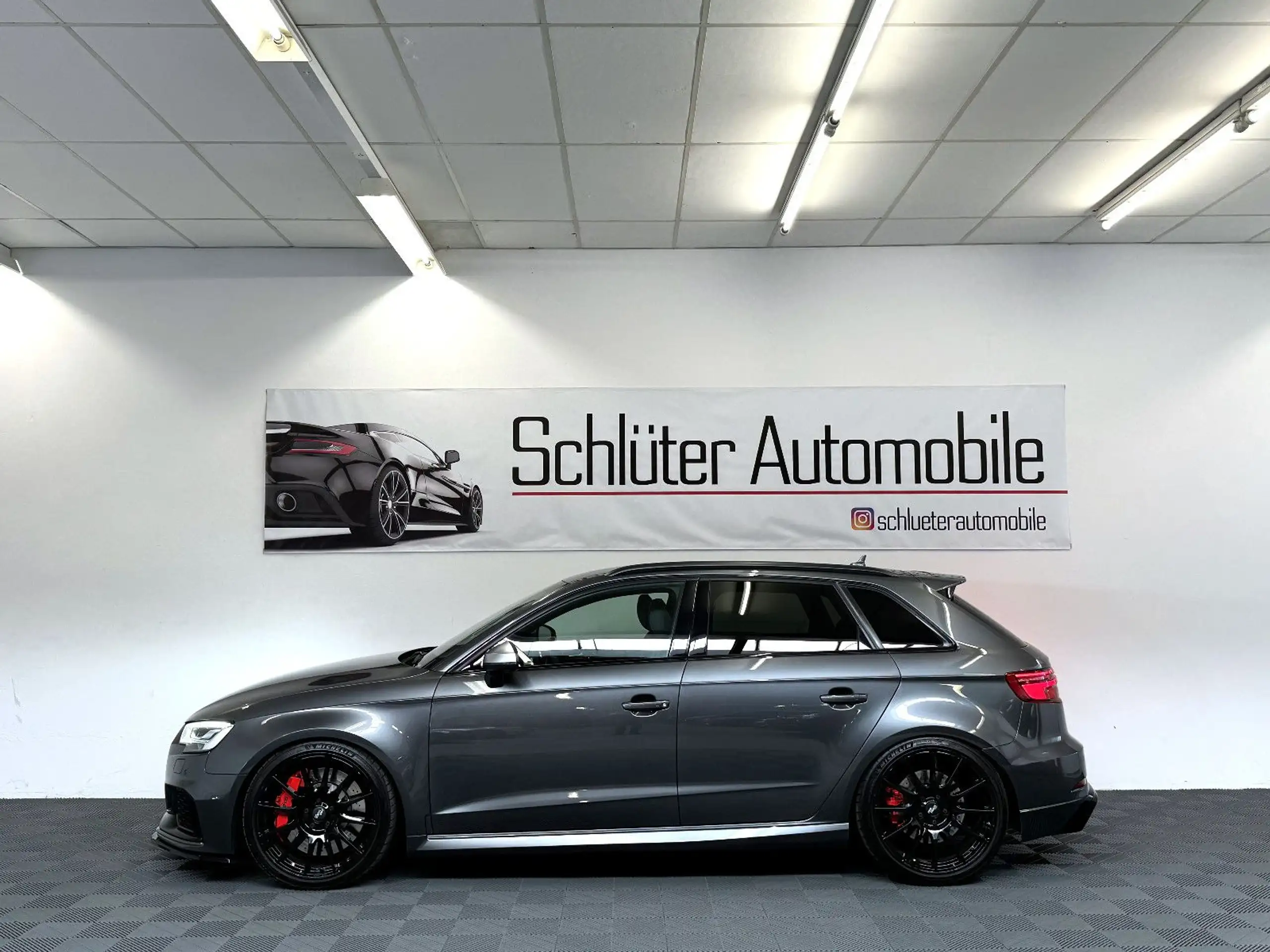 Audi - RS3