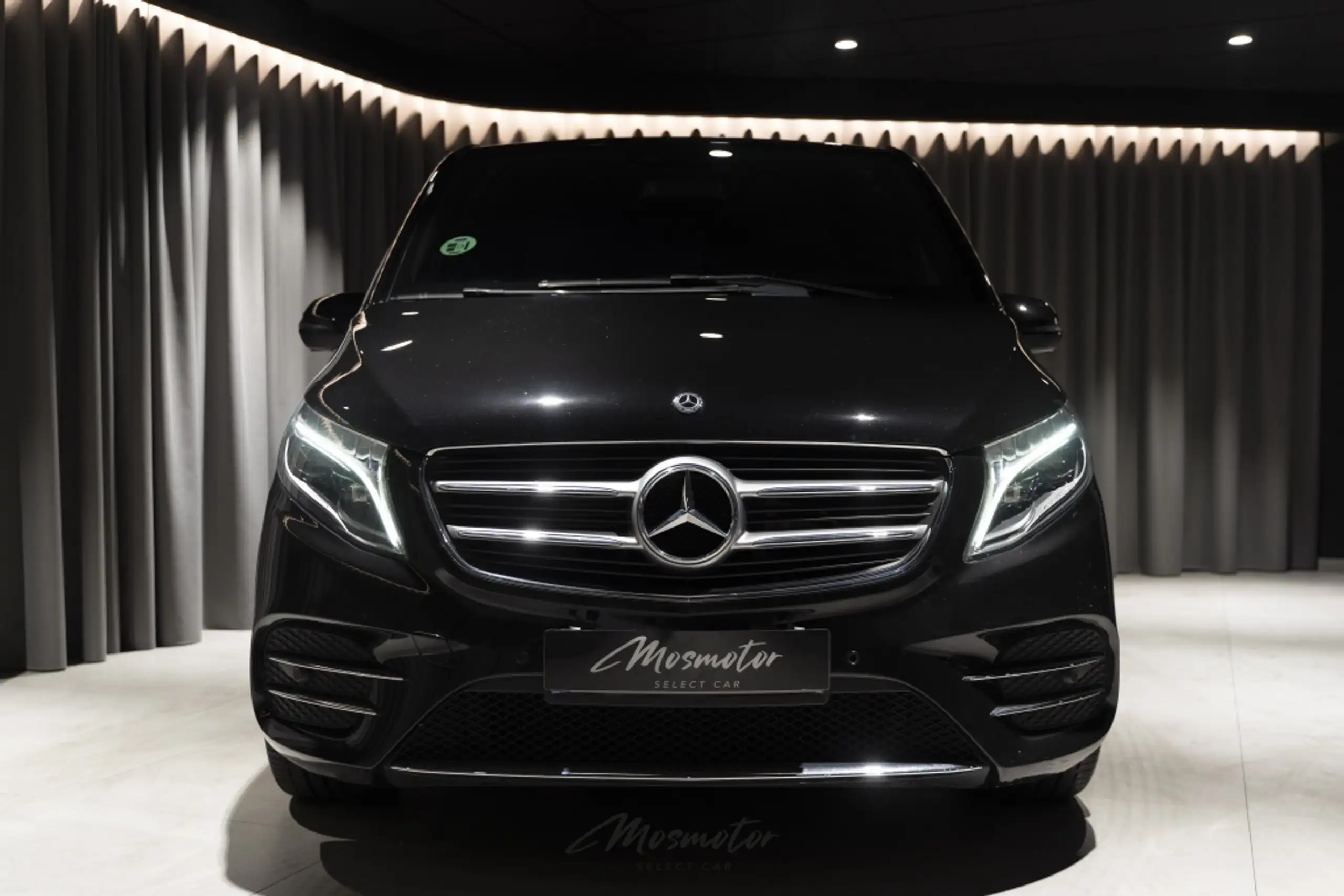 Mercedes-Benz - V 250