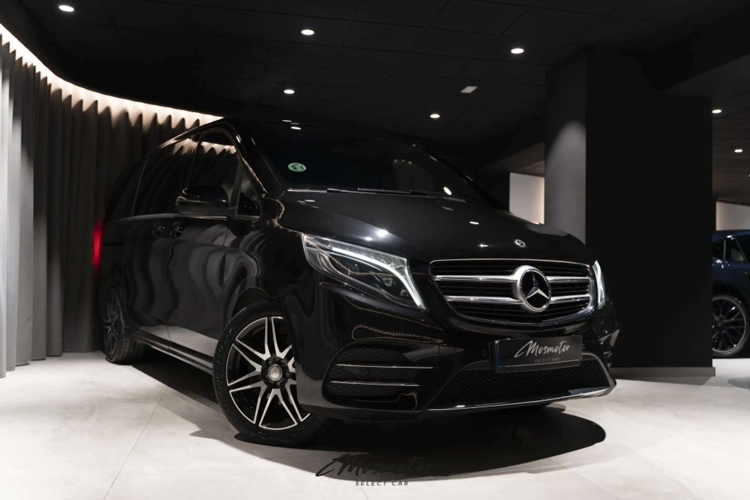 Mercedes-Benz - V 250