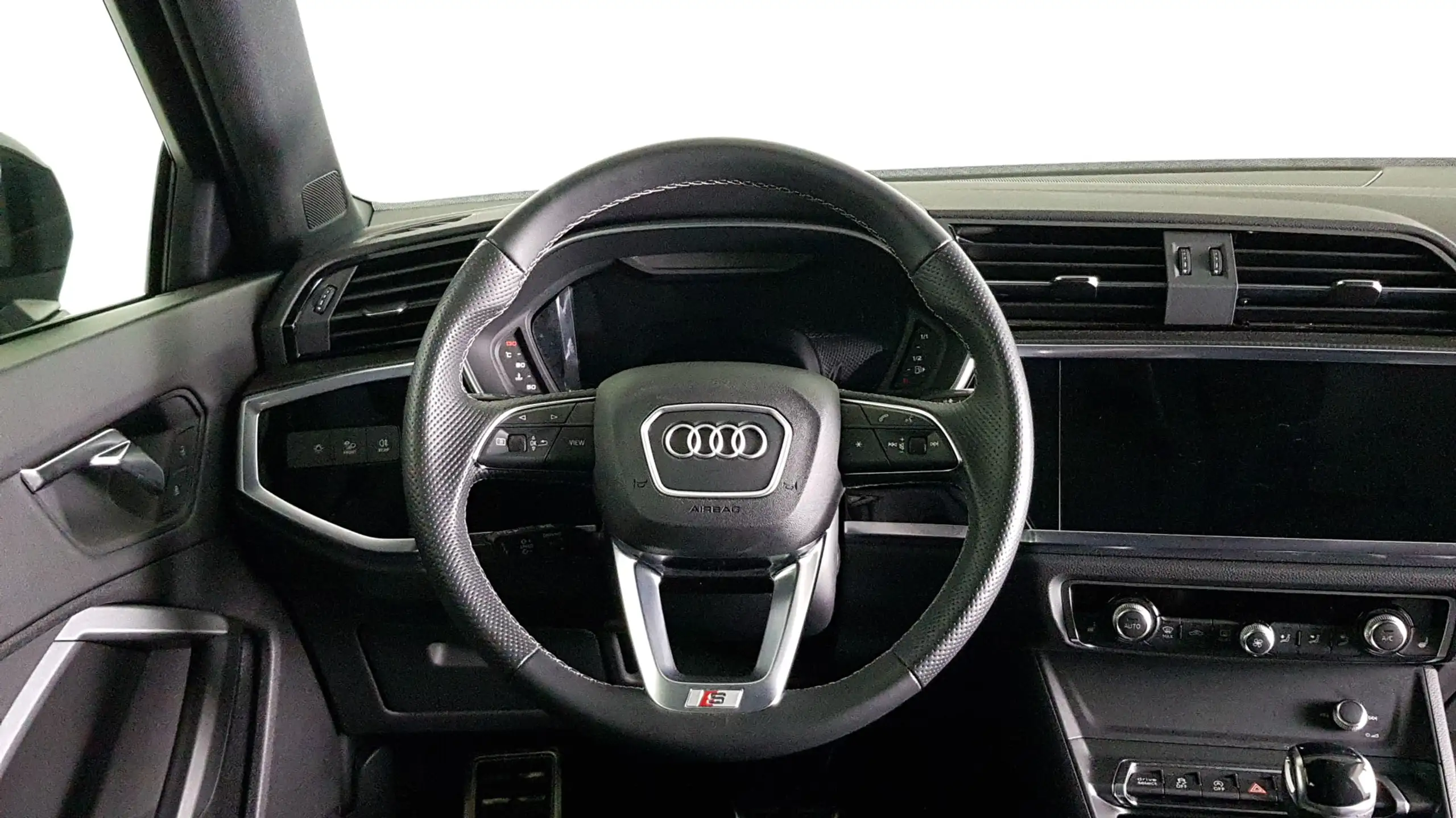 Audi - Q3