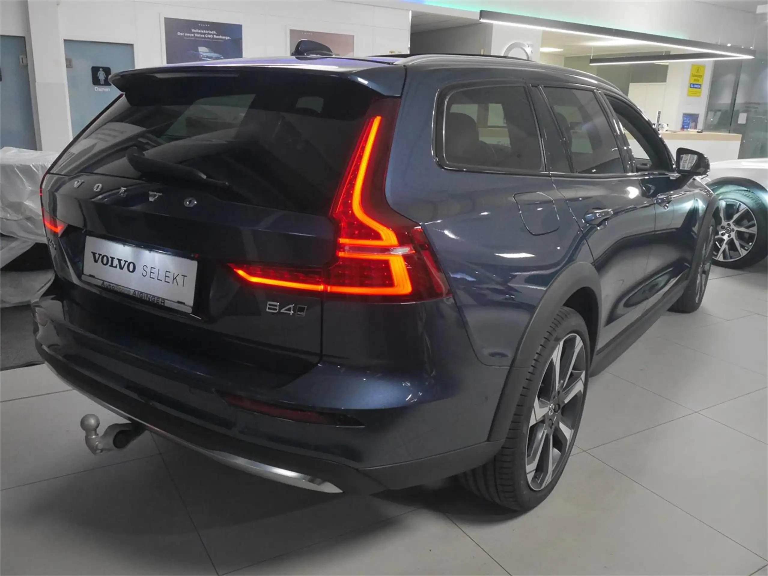 Volvo - V60 Cross Country