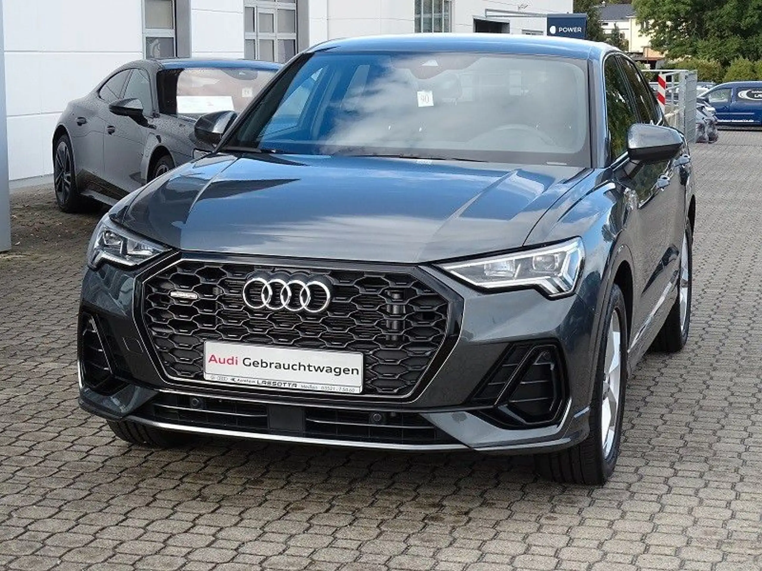 Audi - Q3