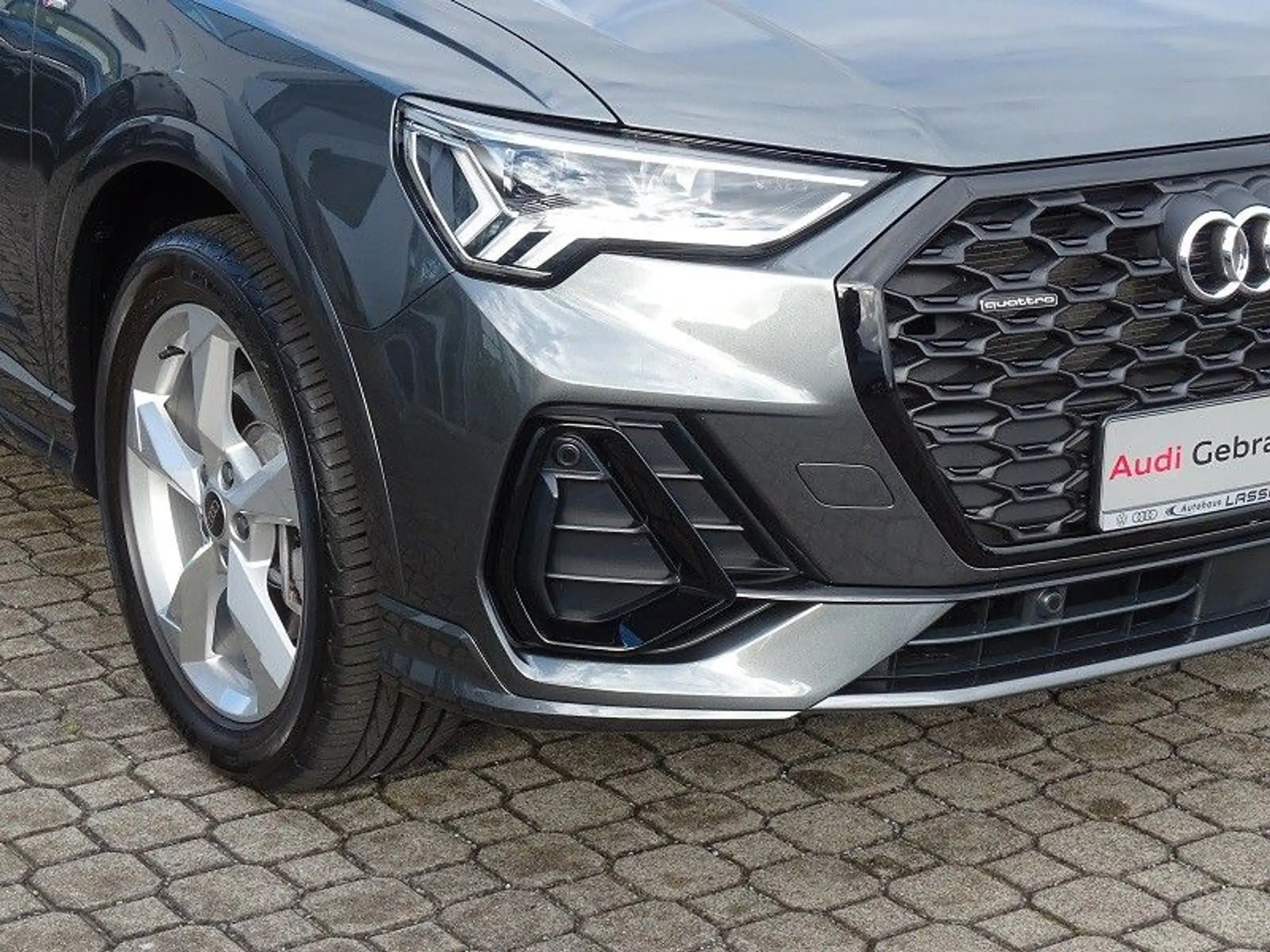 Audi - Q3