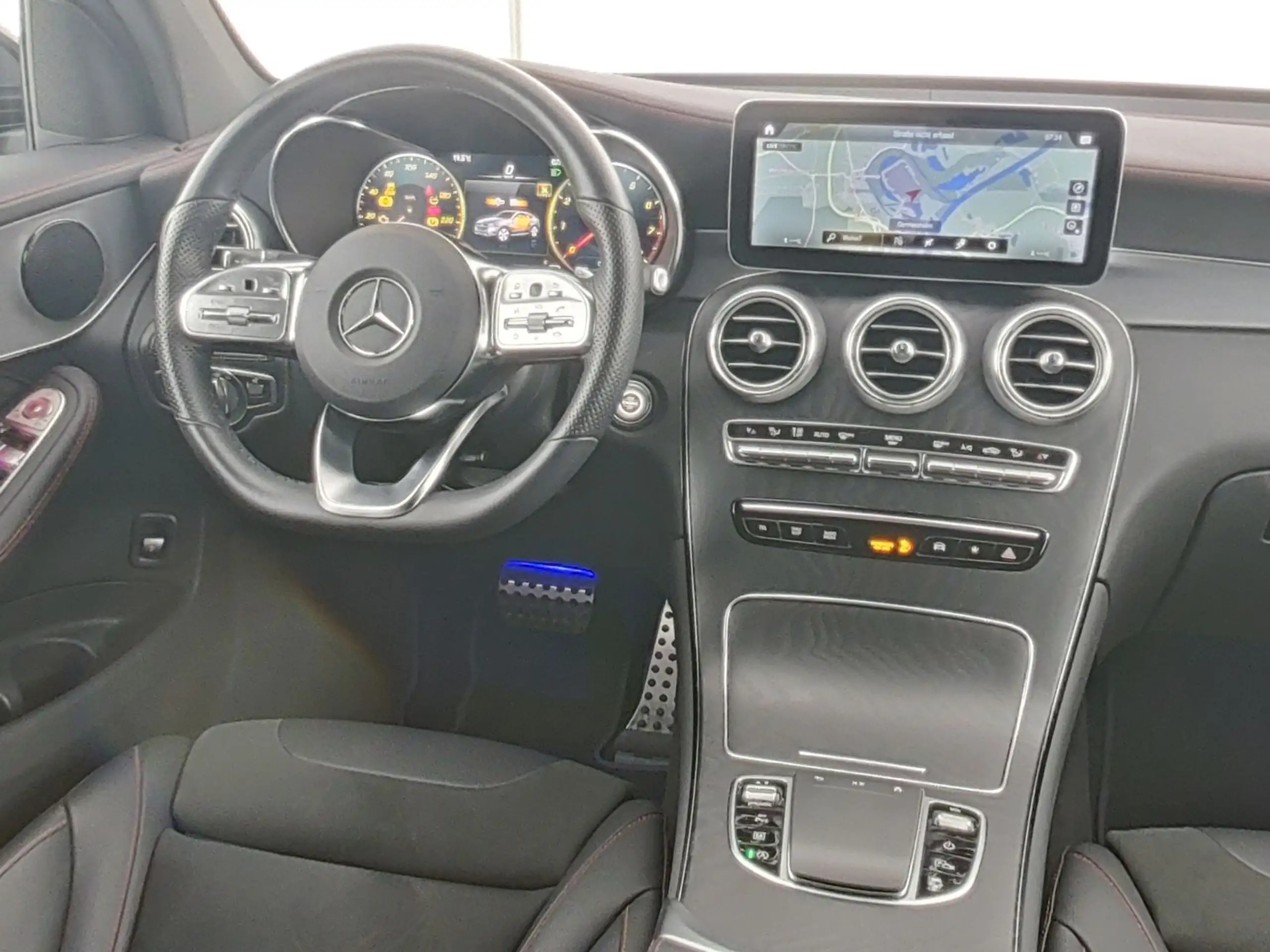 Mercedes-Benz - GLC 200