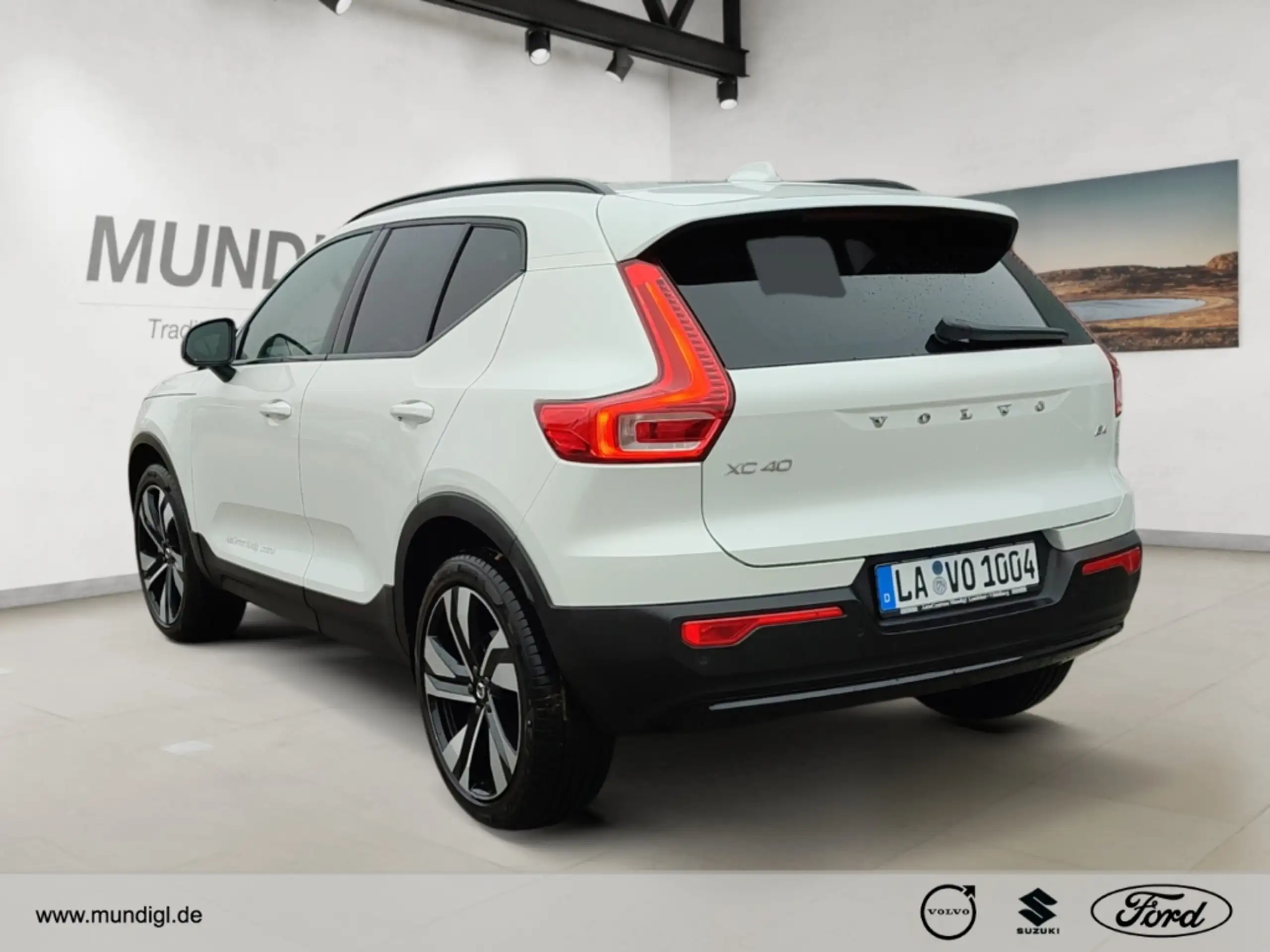 Volvo - XC40