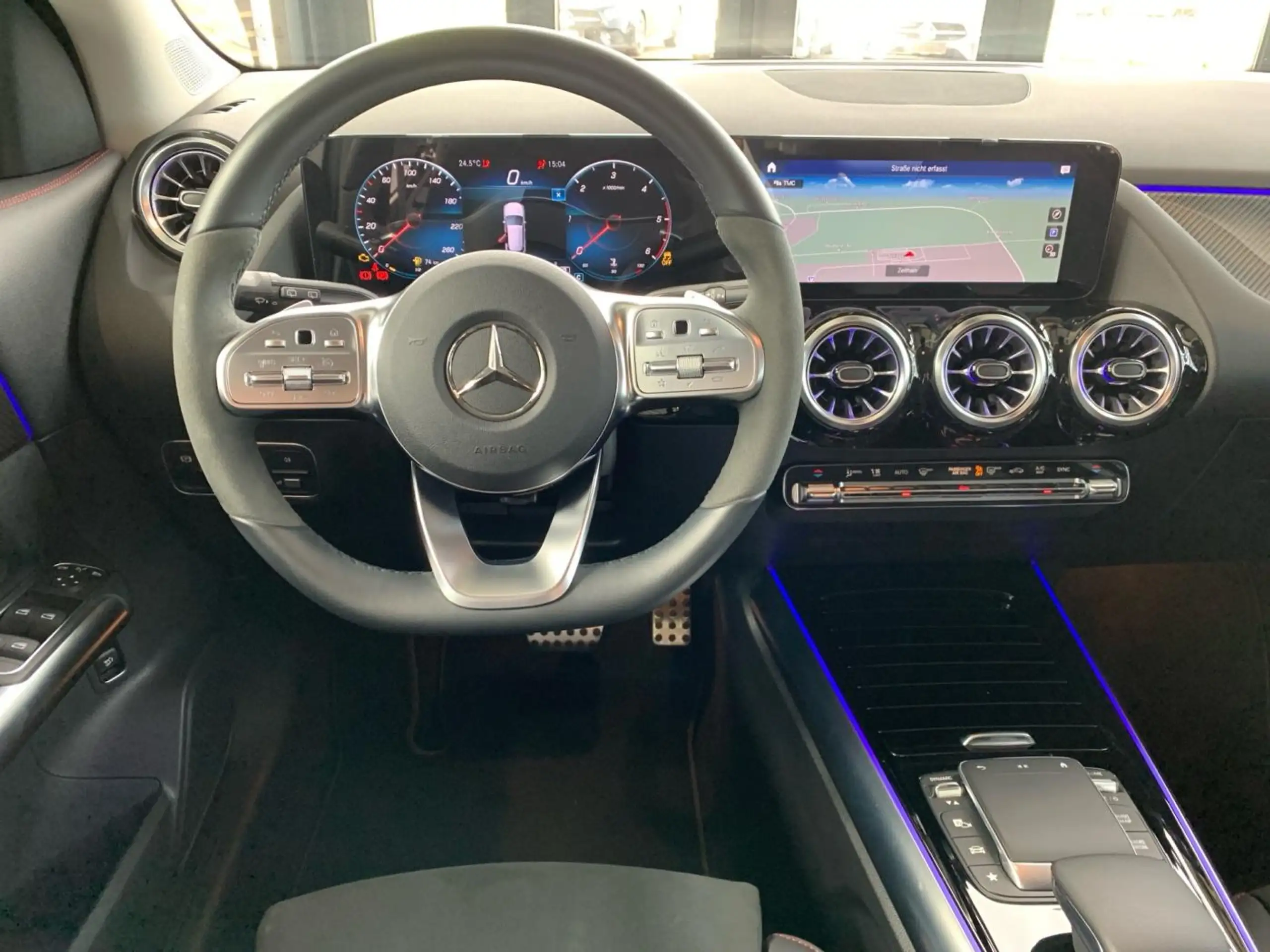 Mercedes-Benz - GLA 220