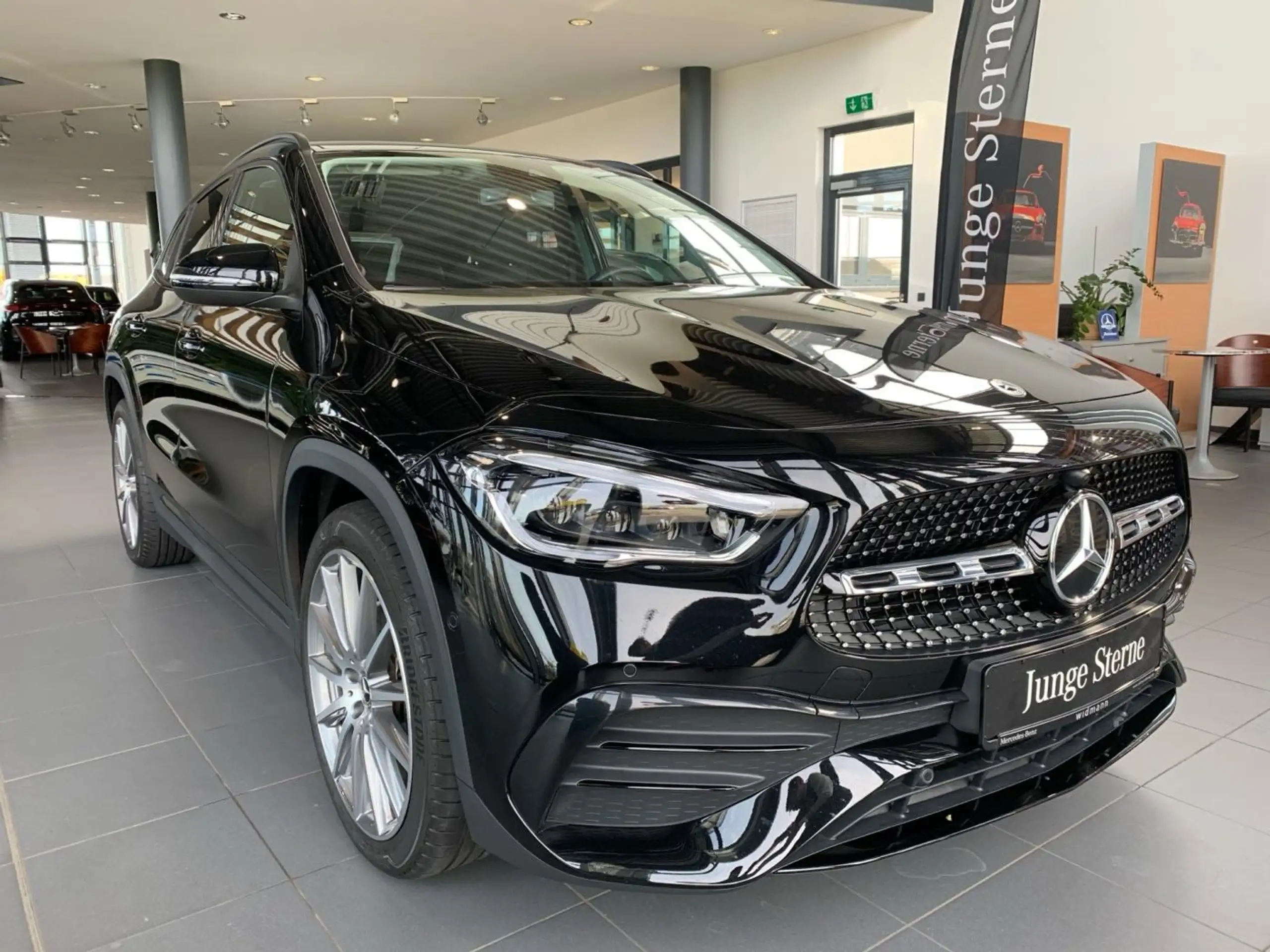 Mercedes-Benz - GLA 220