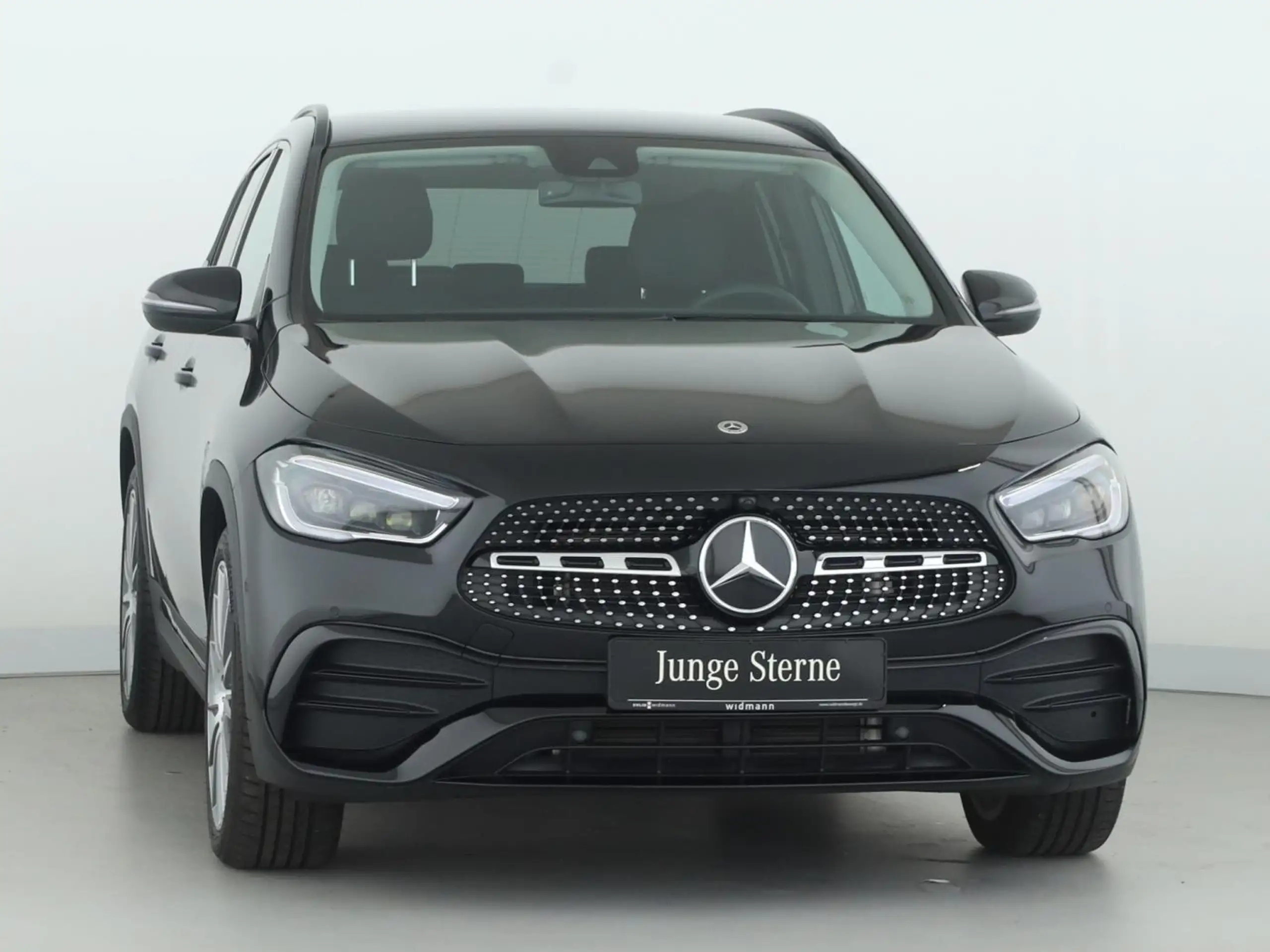 Mercedes-Benz - GLA 220