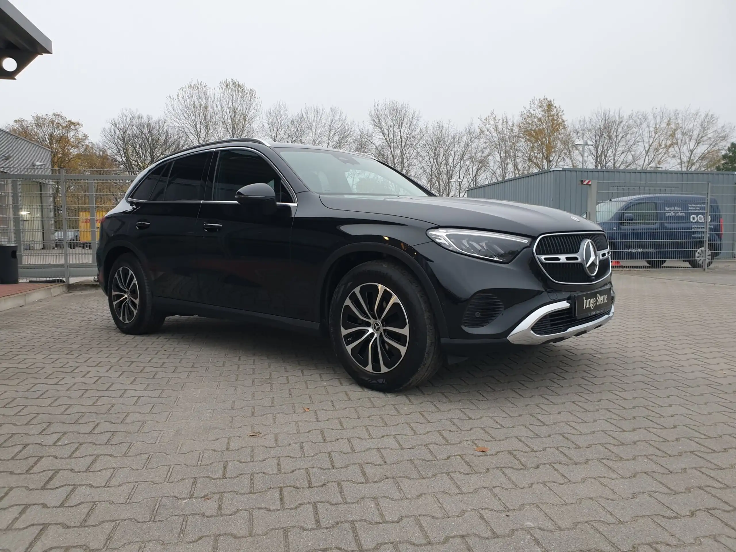 Mercedes-Benz - GLC 220