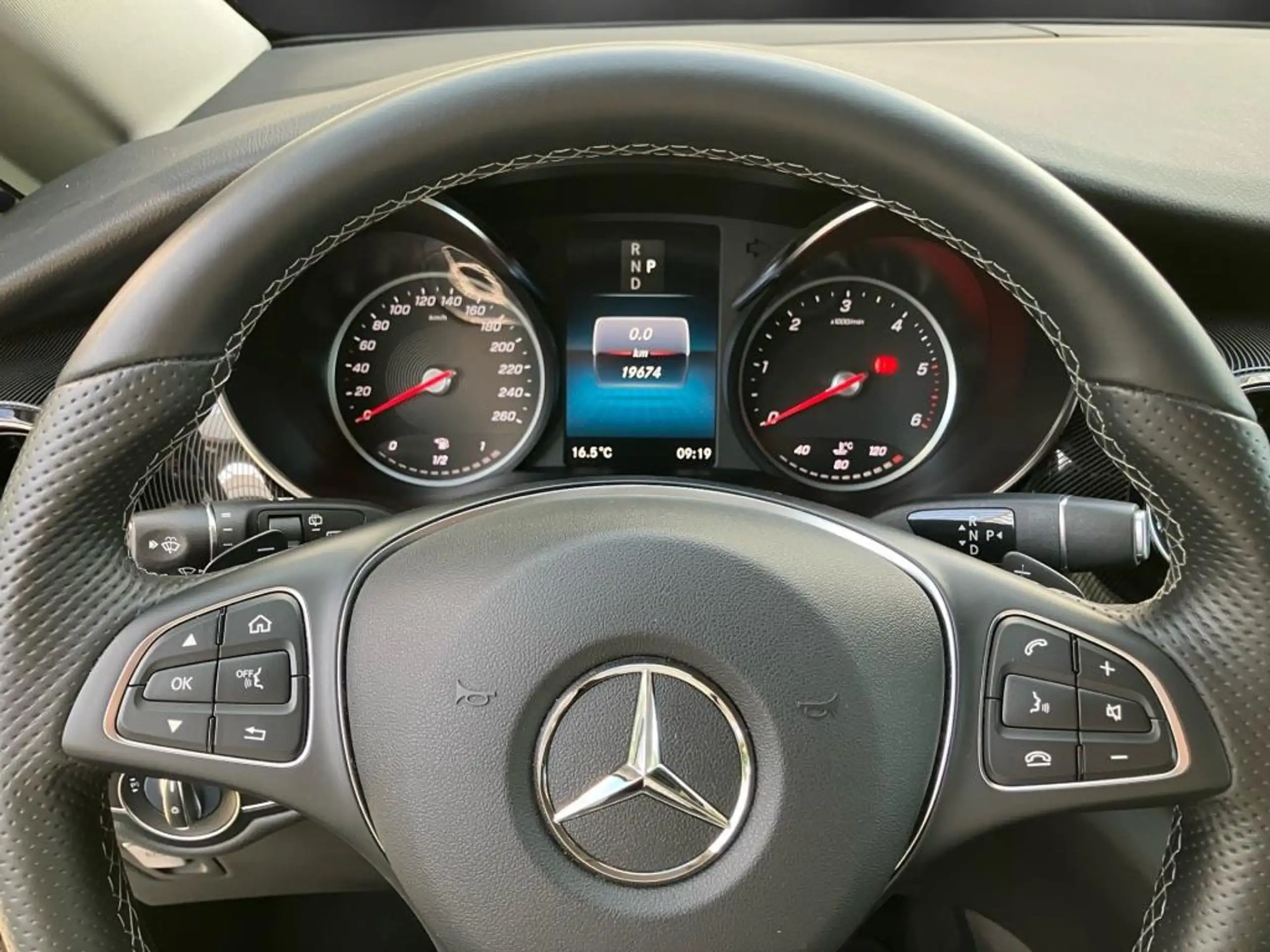 Mercedes-Benz - V 250