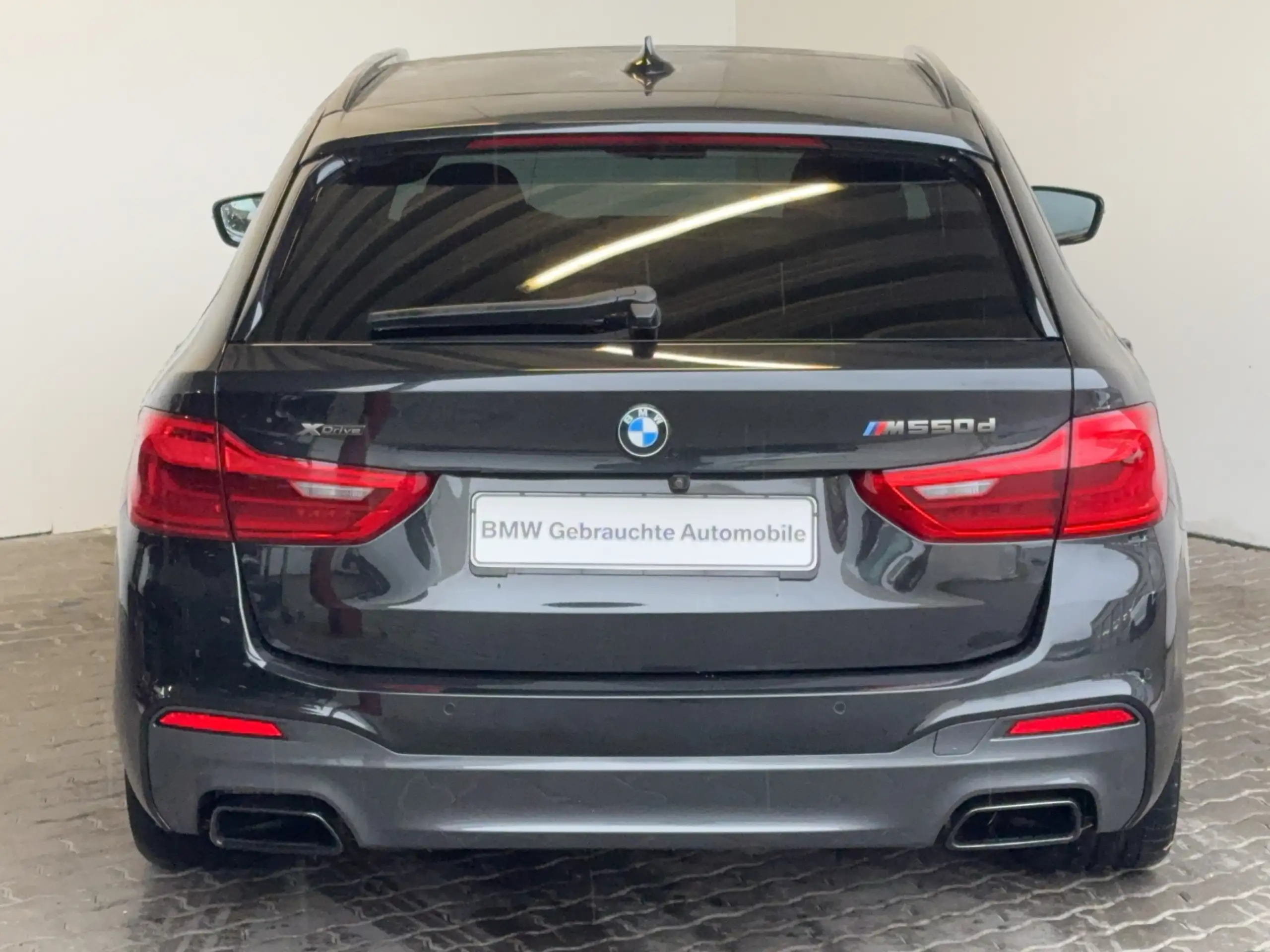 BMW - M550