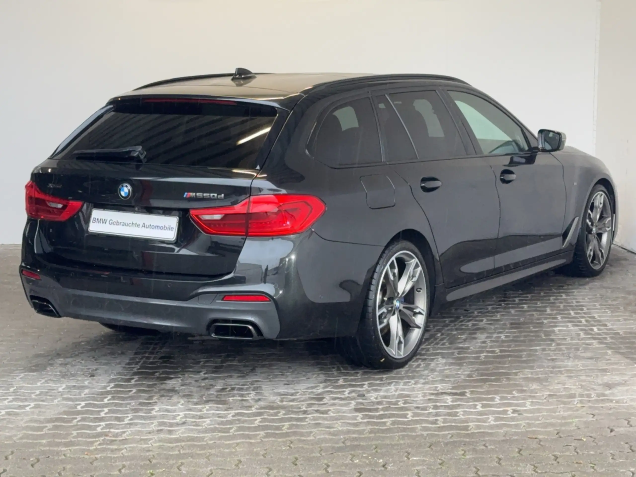 BMW - M550