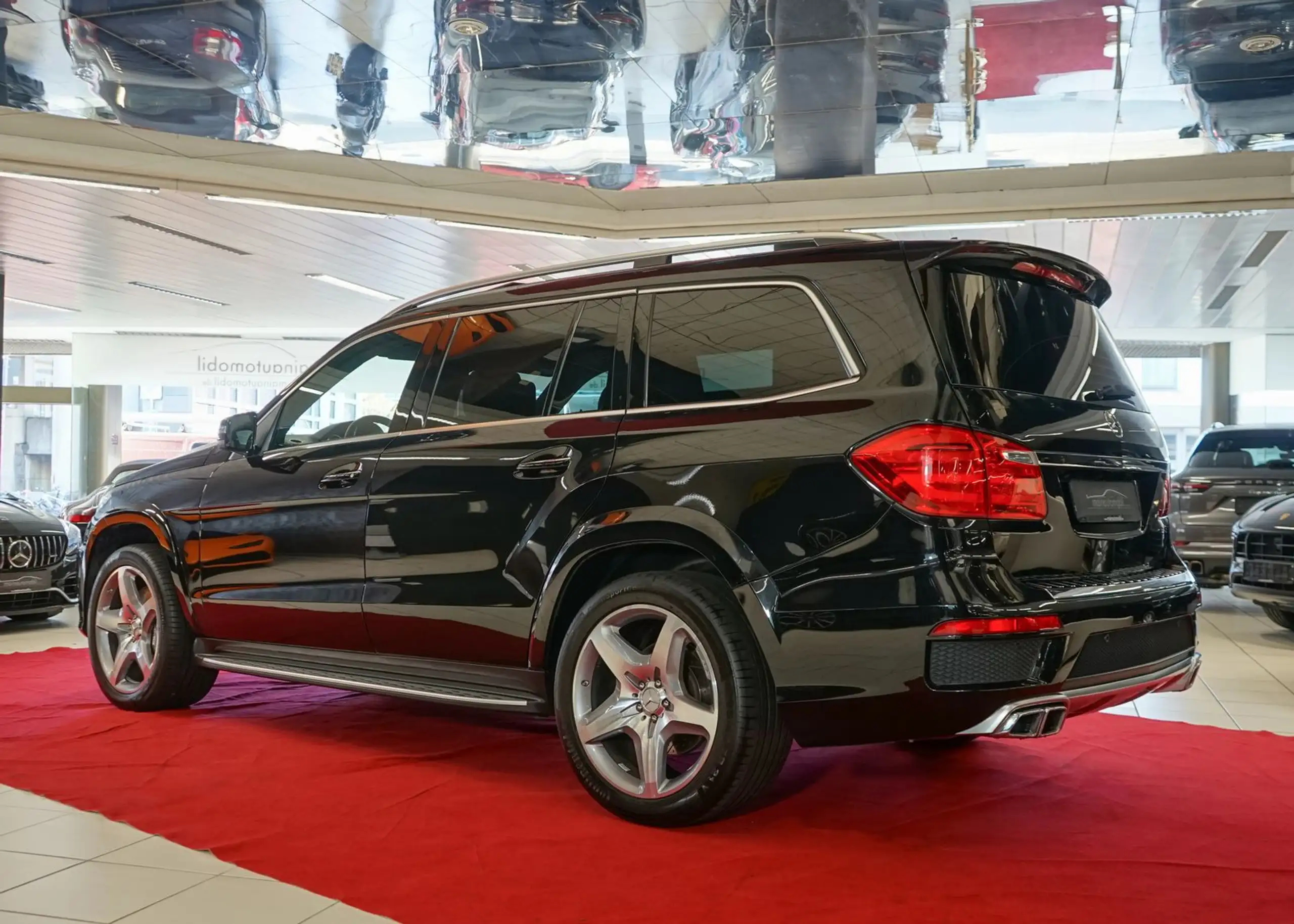 Mercedes-Benz - GL 63 AMG