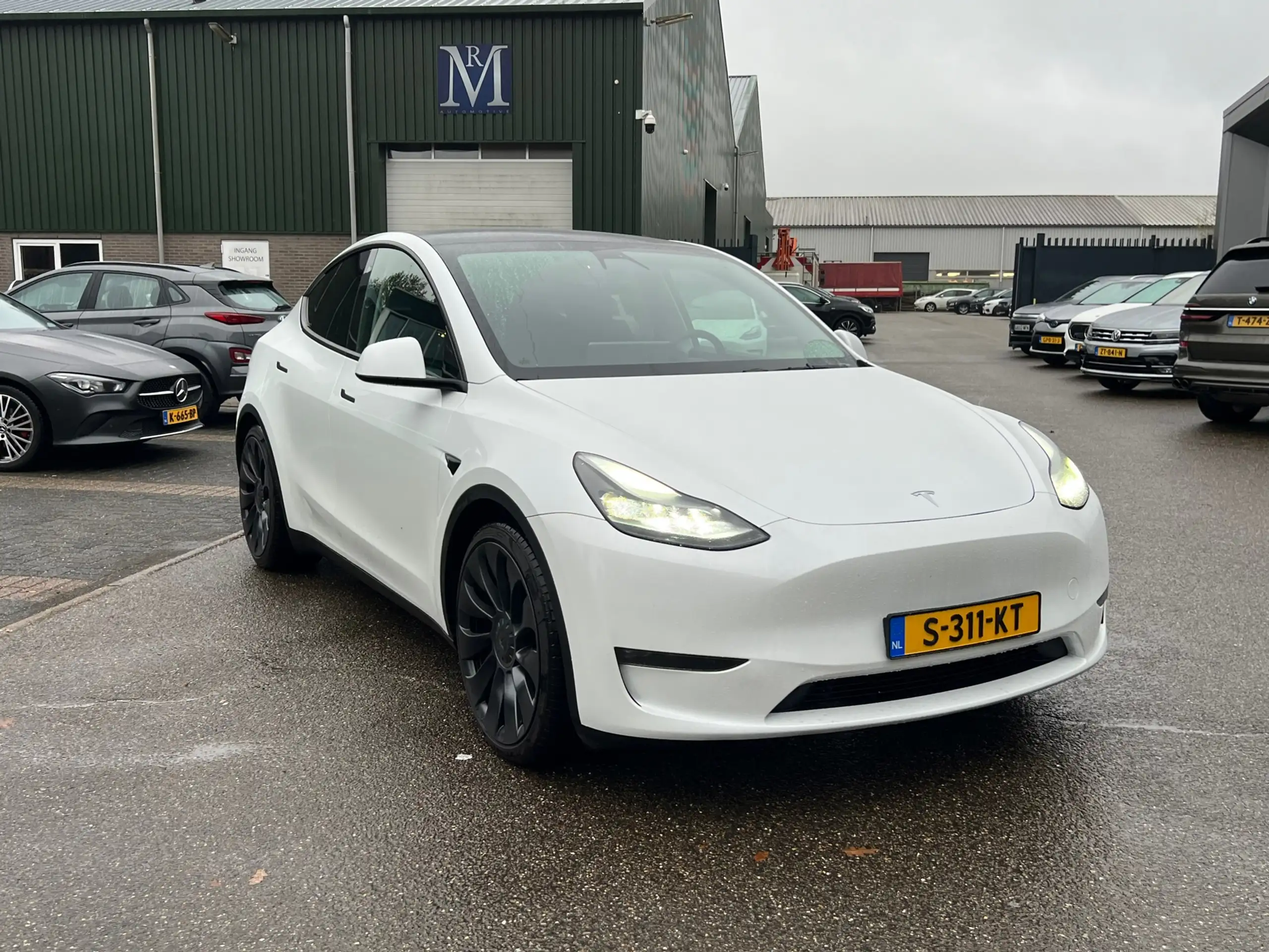 Tesla - Model Y