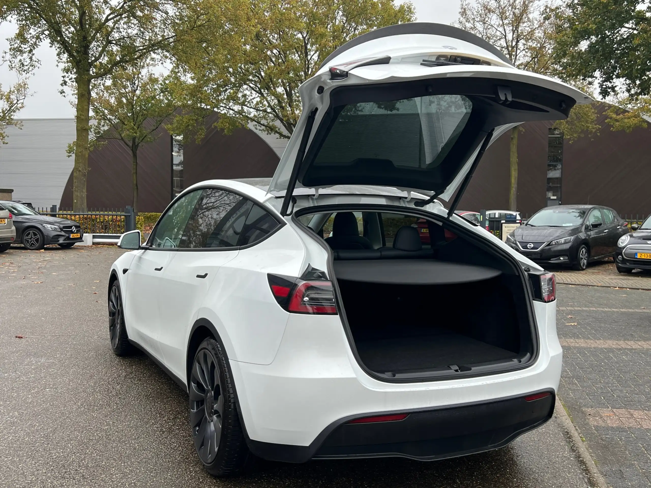 Tesla - Model Y