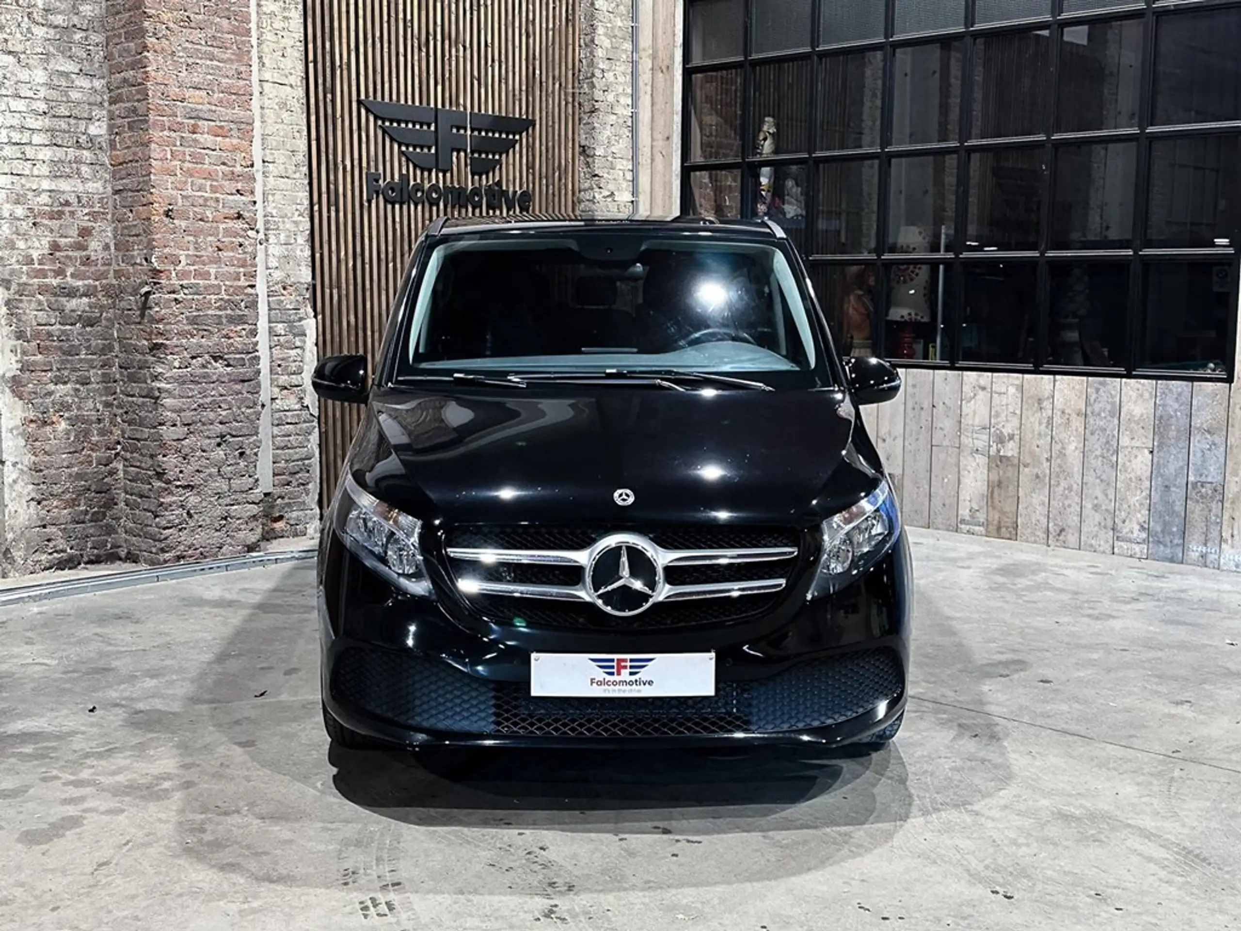 Mercedes-Benz - V 220