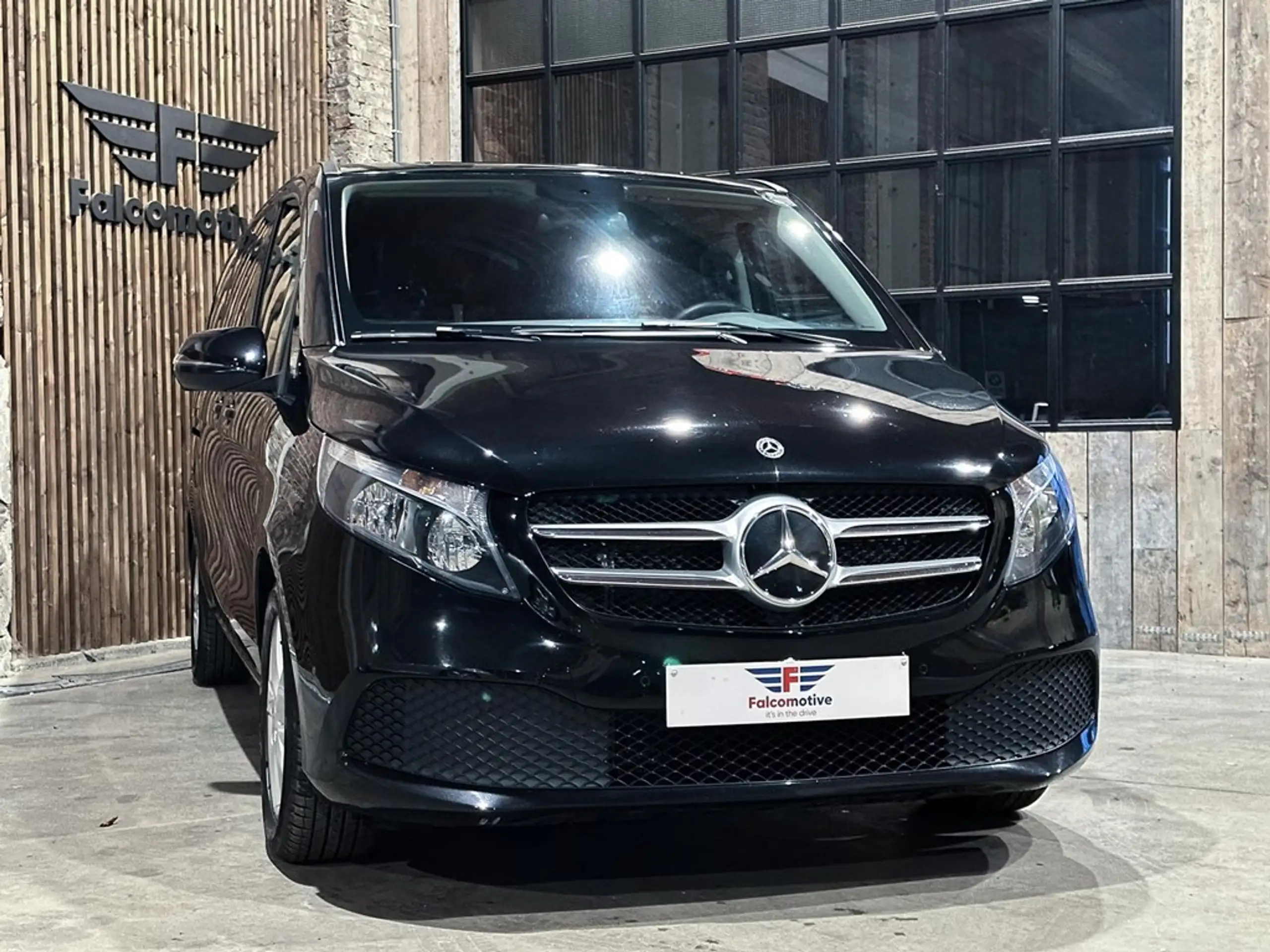 Mercedes-Benz - V 220