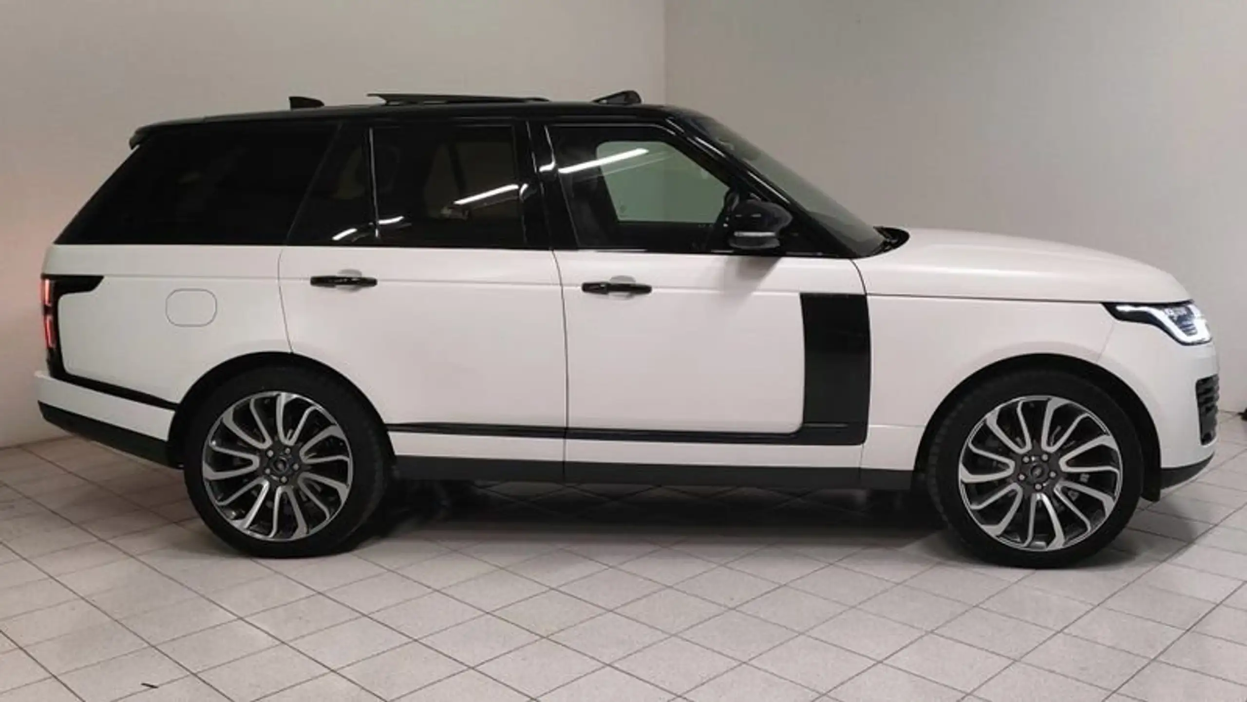 Land Rover - Range Rover